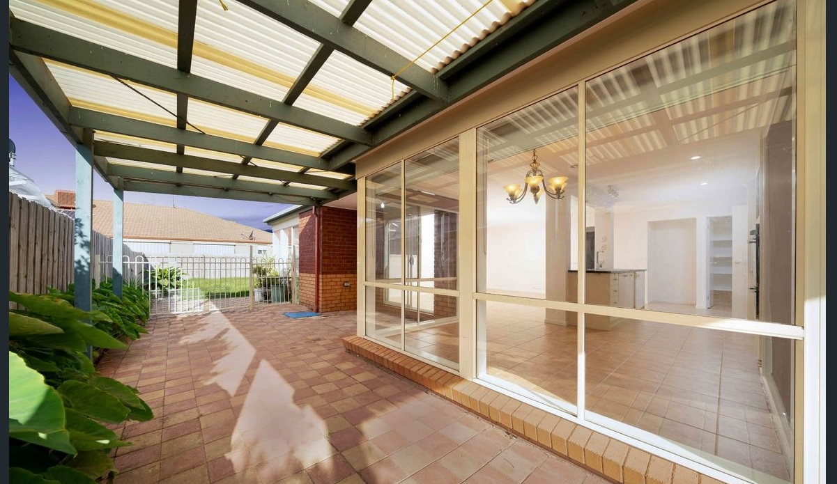Spacious and Airy with plenty of natural light. Close to Amenities — Home image 9