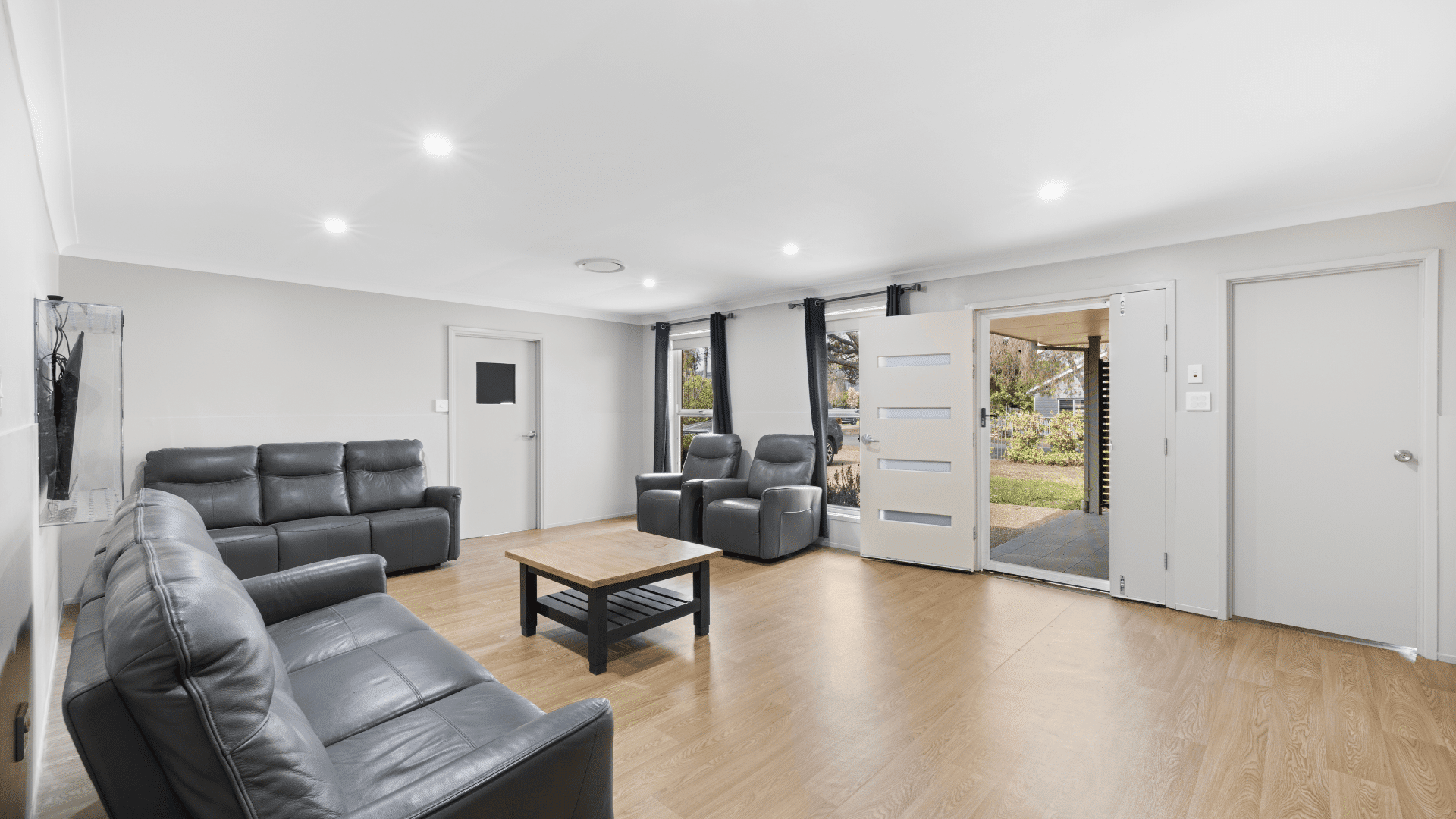 Freshly renovated 5-bedroom all male home — Home image 7