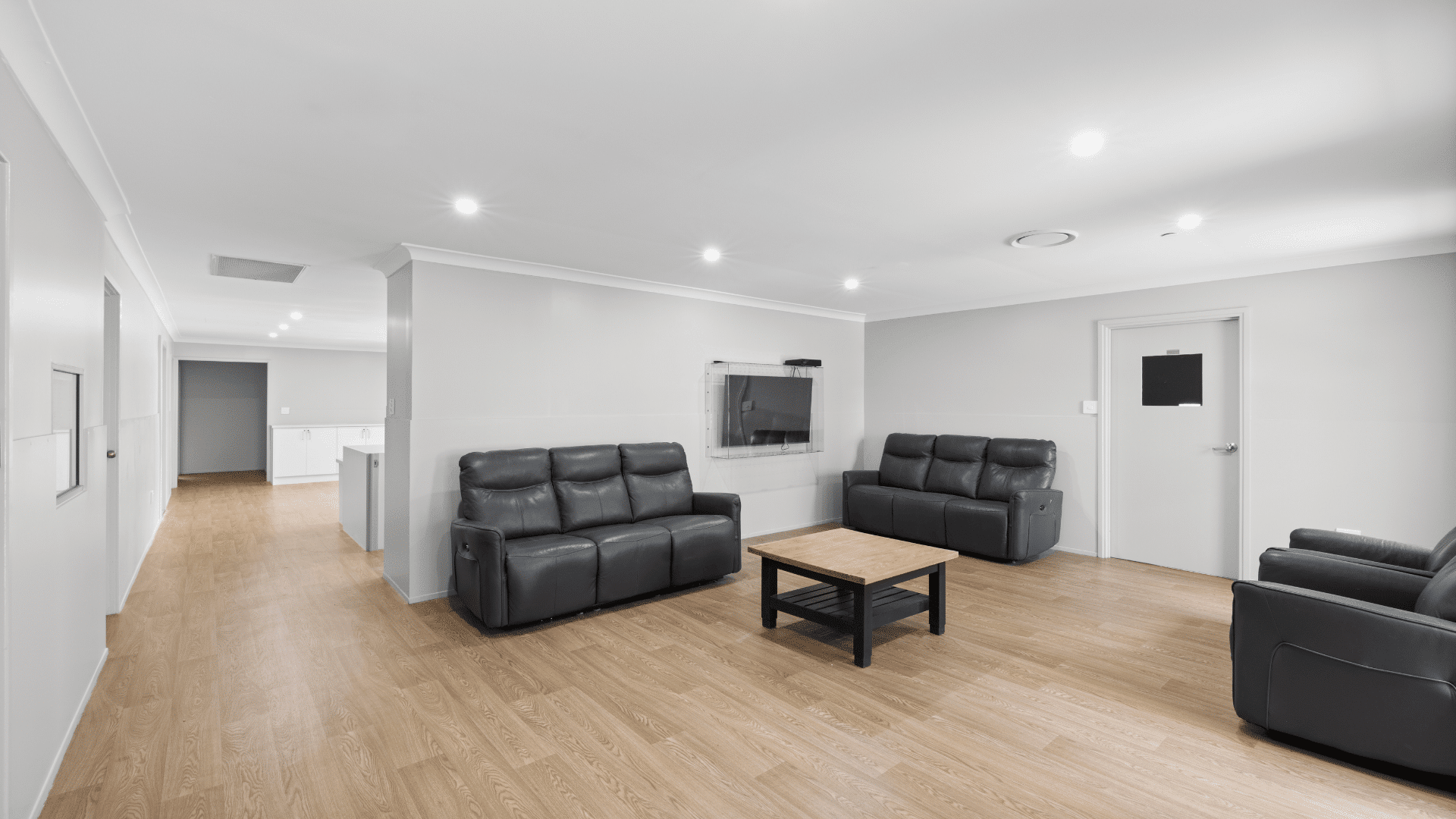 Freshly renovated 5-bedroom all male home — Home image 8