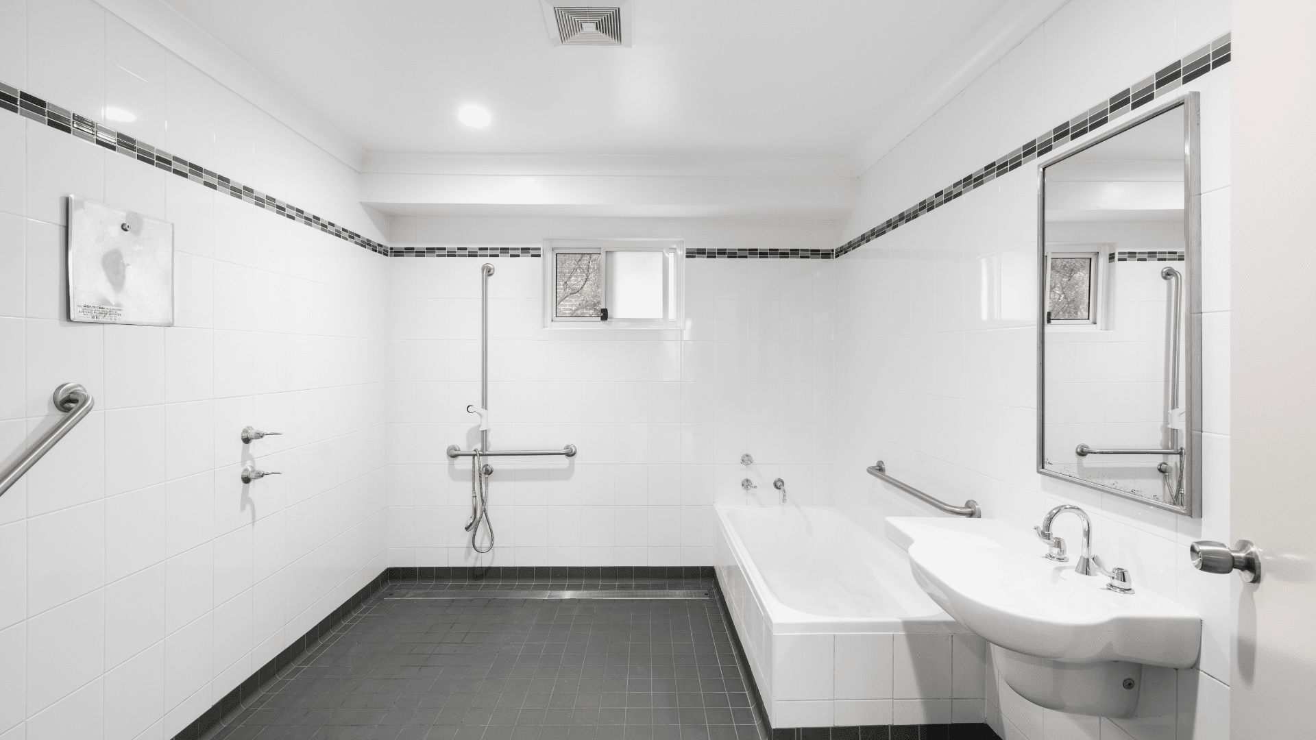 Freshly renovated 5-bedroom all male home — Home image 10
