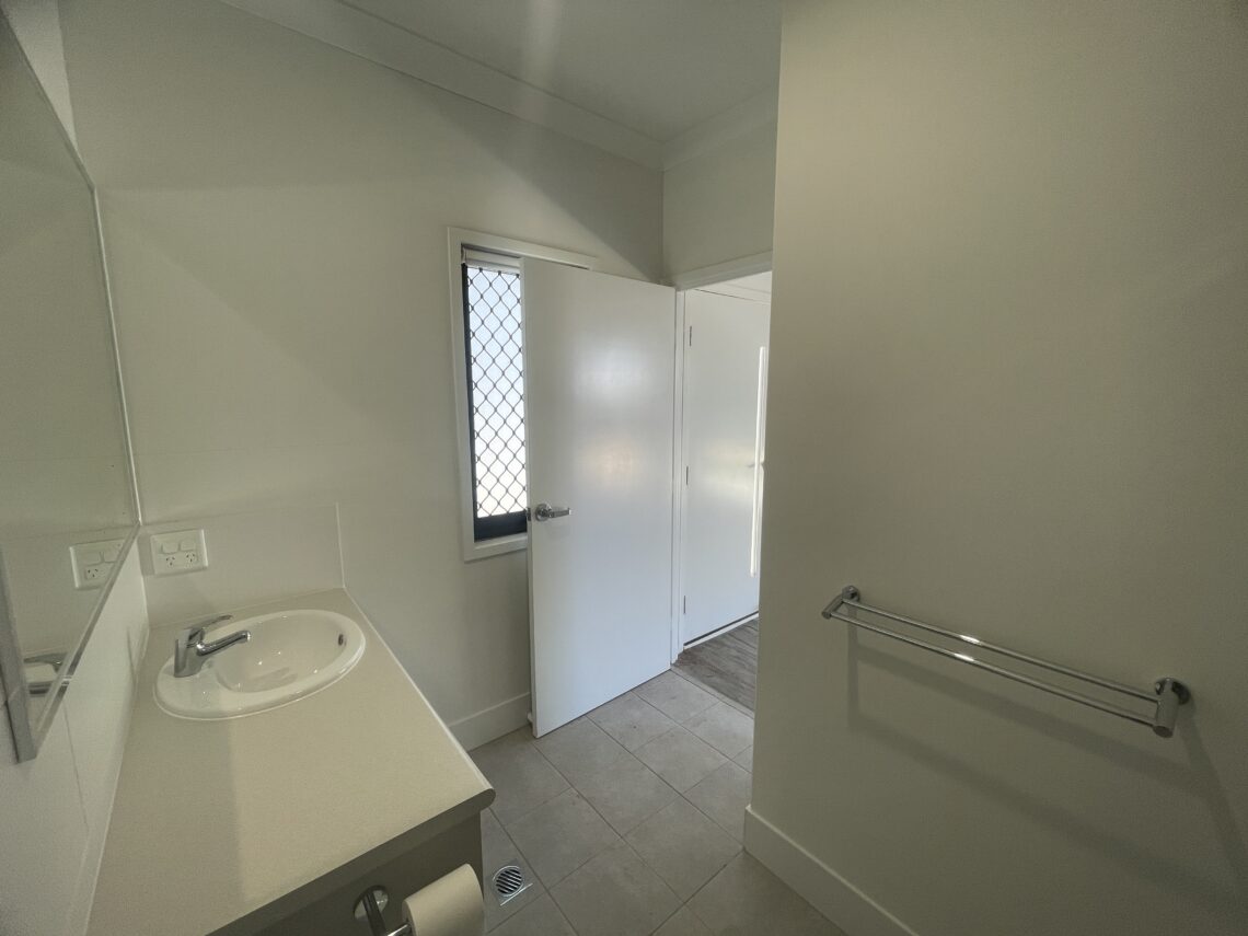 1-bedroom + OOA Robust Villa in Drayton, Toowoomba — Home image 5