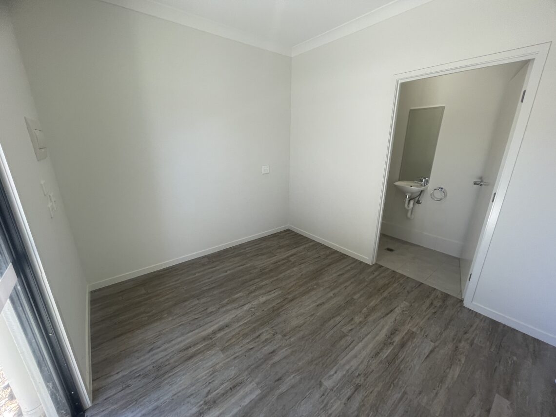 1-bedroom + OOA Robust Villa in Drayton, Toowoomba — Home image 12