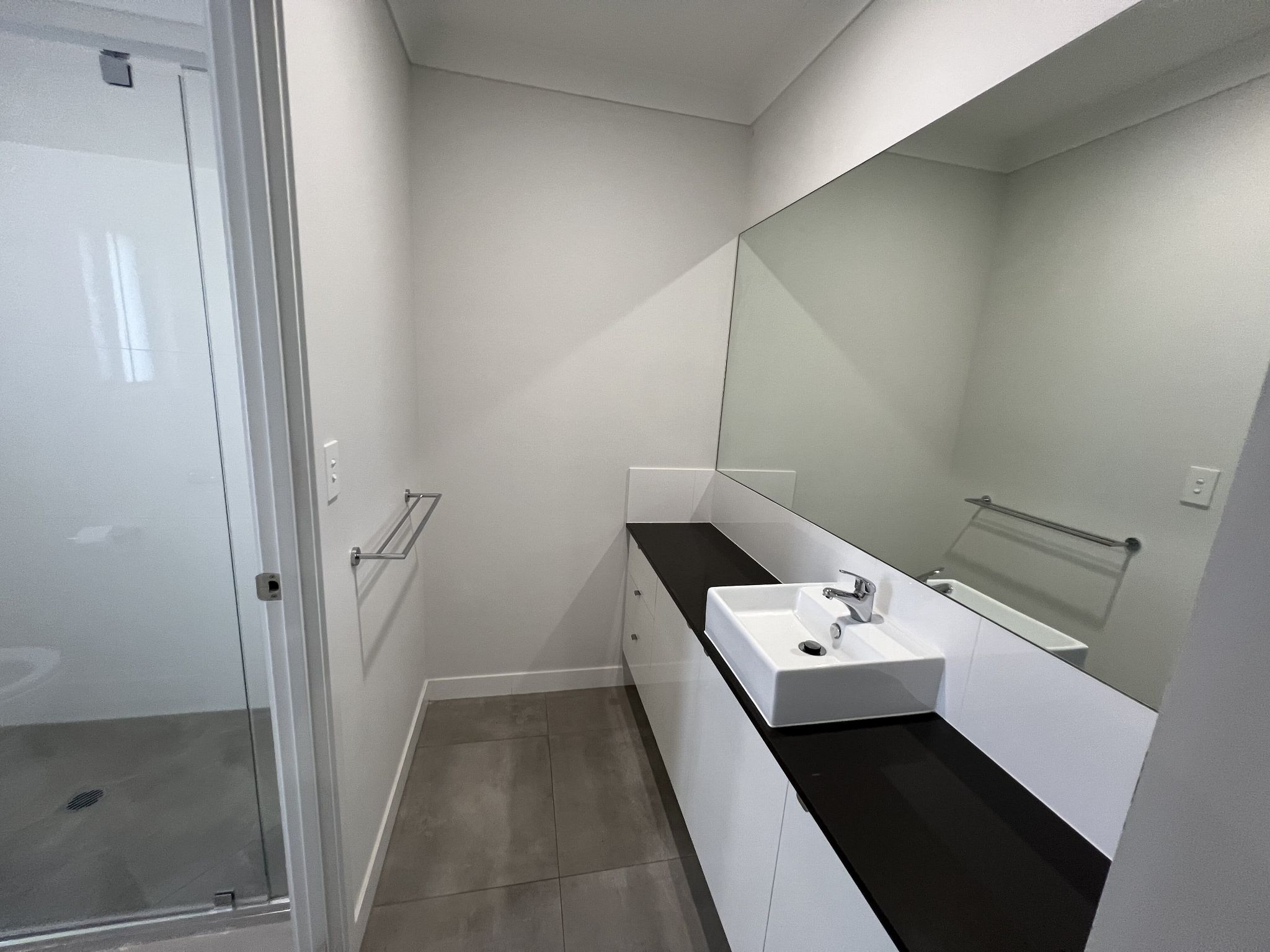 SIL Home in Pimpama with 3 Private Ensuites — Home image 2