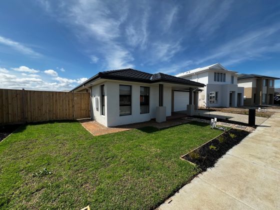 Armstrong Creek - Robust 2 bedroom +OOA available now — Home image 5