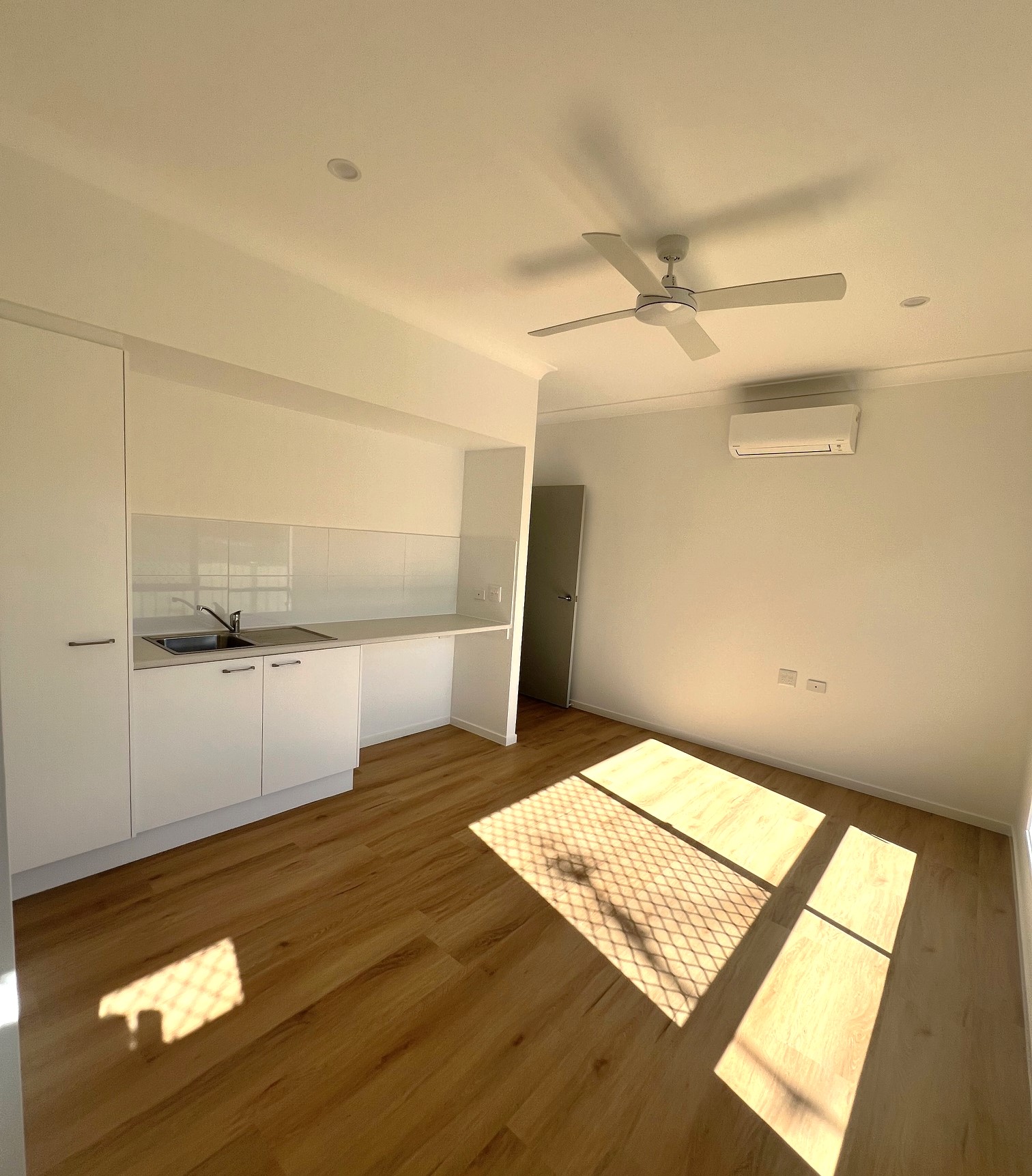 3 Bedroom home with OOA in Strathpine, Queensland — Home image 5