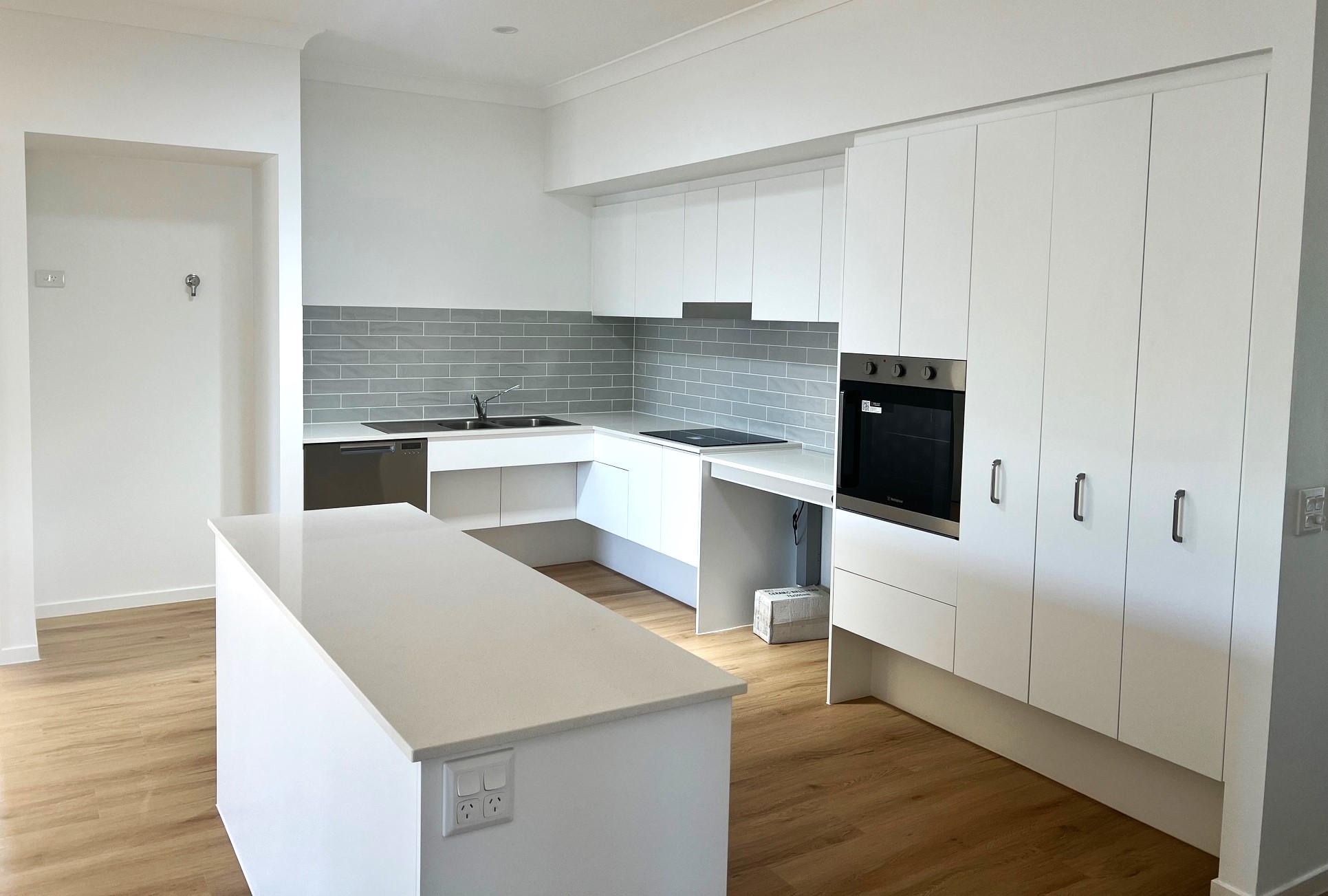 3 Bedroom home with OOA in Strathpine, Queensland — Home image 7