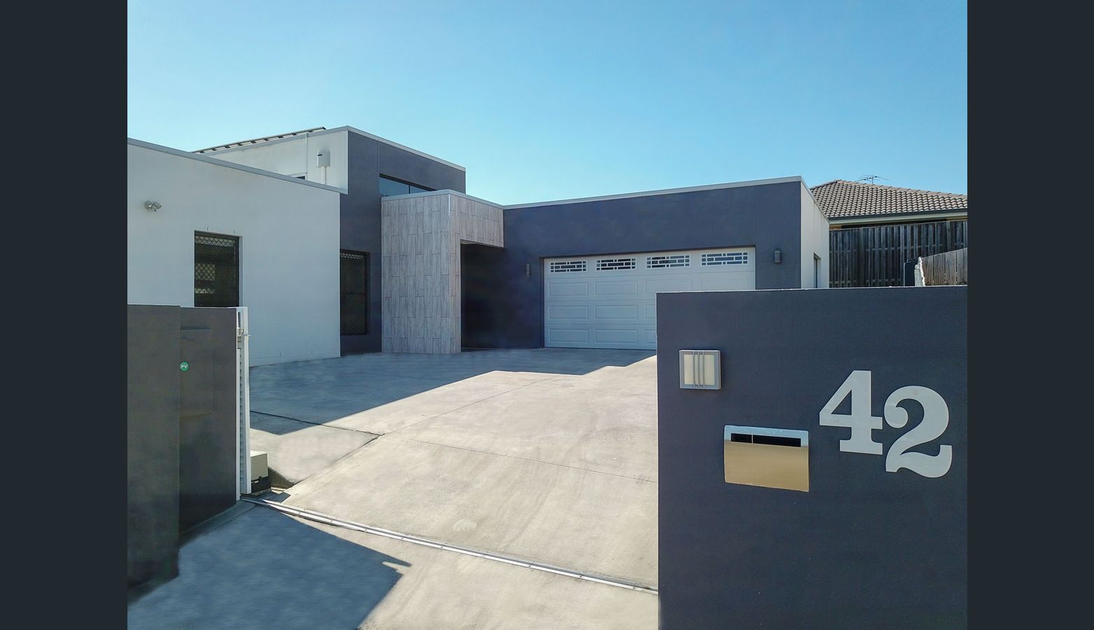 SIL HOUSE - REDBANK PLAINS — Home image 5