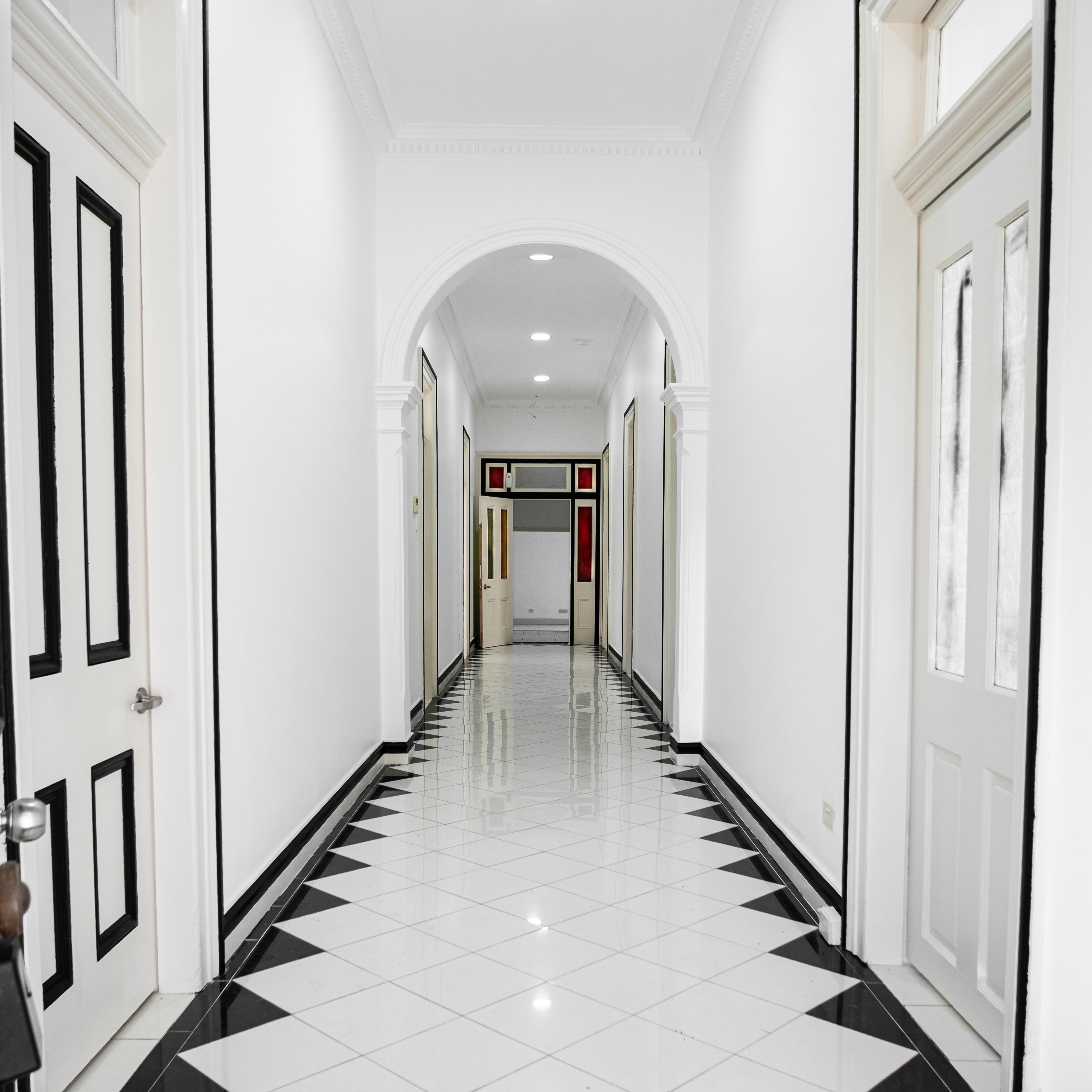 Strathfield - Lovely Spacious Home w/ Large Rooms, 24hr Care — Home image 5