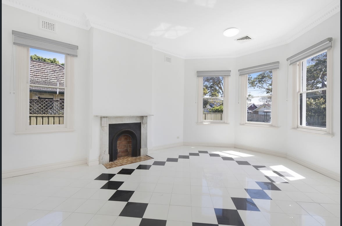 Strathfield - Lovely Spacious Home w/ Large Rooms, 24hr Care — Home image 4