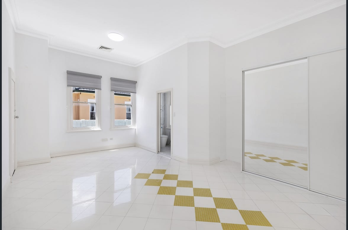 Strathfield - Lovely Spacious Home w/ Large Rooms, 24hr Care — Home image 5