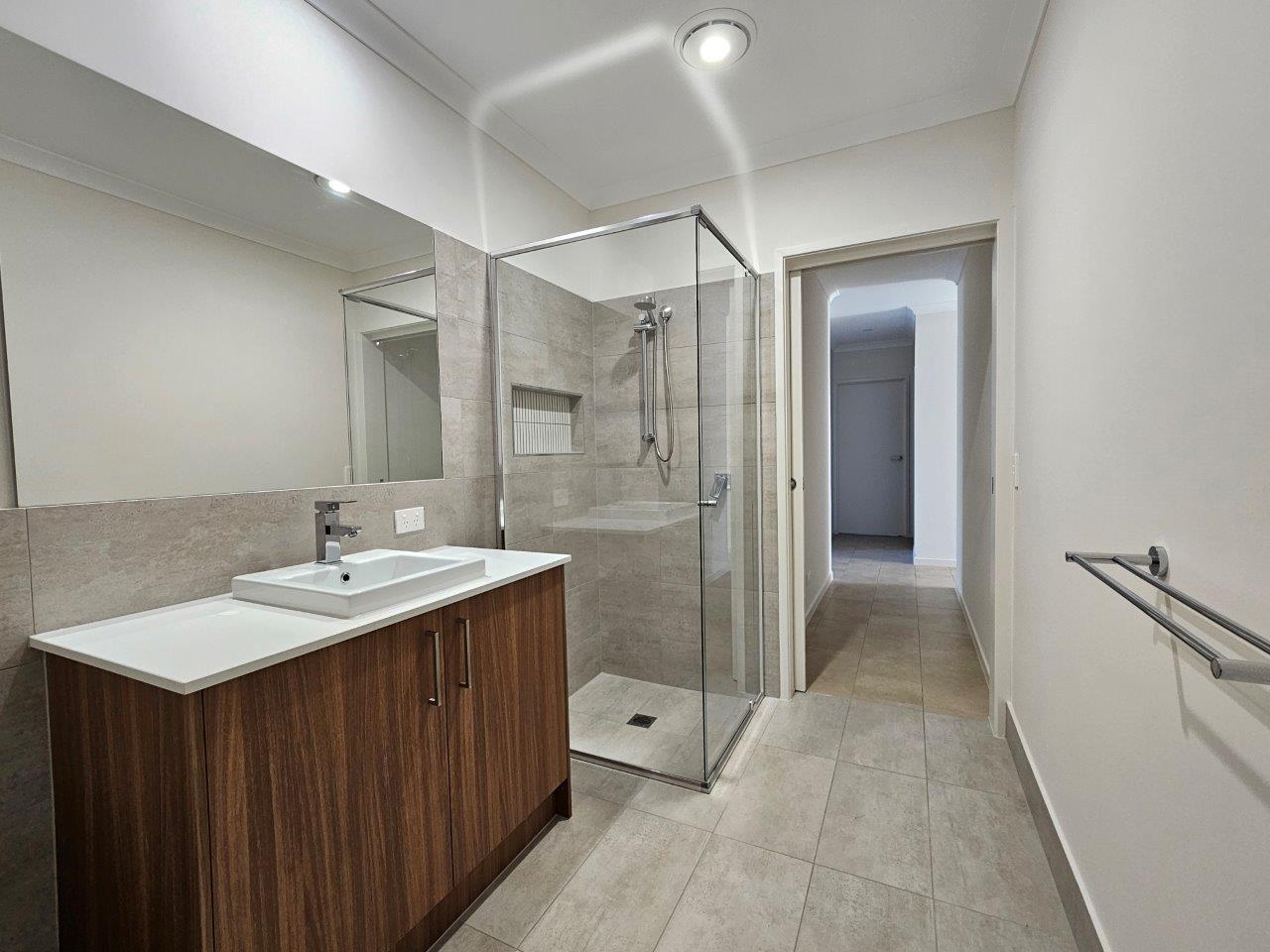 Quiet and friendly accessible SIL in central Sunshine Coast at Sippy Downs — Home image 8
