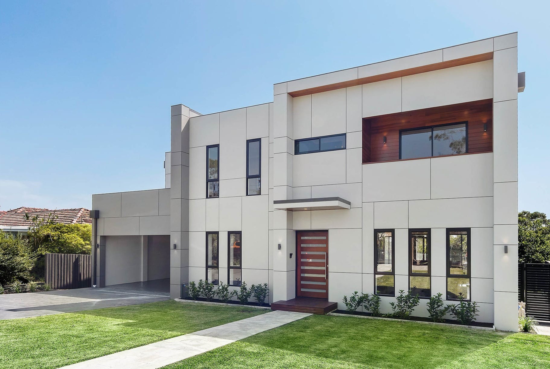 Premium SIL/STR Home with Private Ensuites and Pool in Lindfield