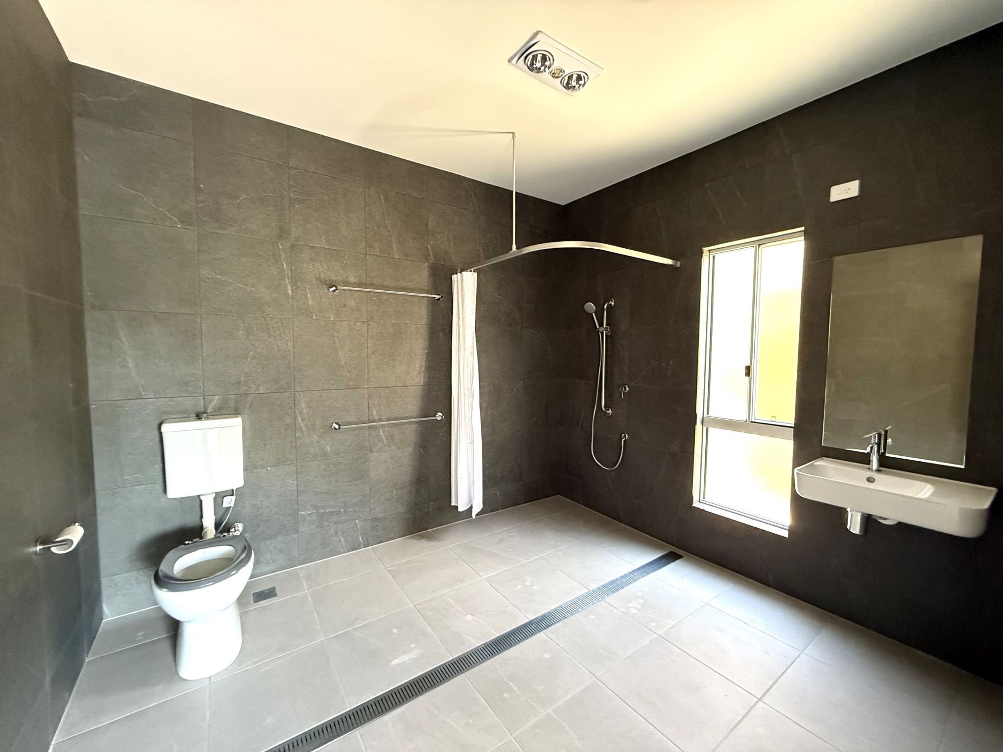 3 Bedroom home + OOA in Heathwood — Home image 3