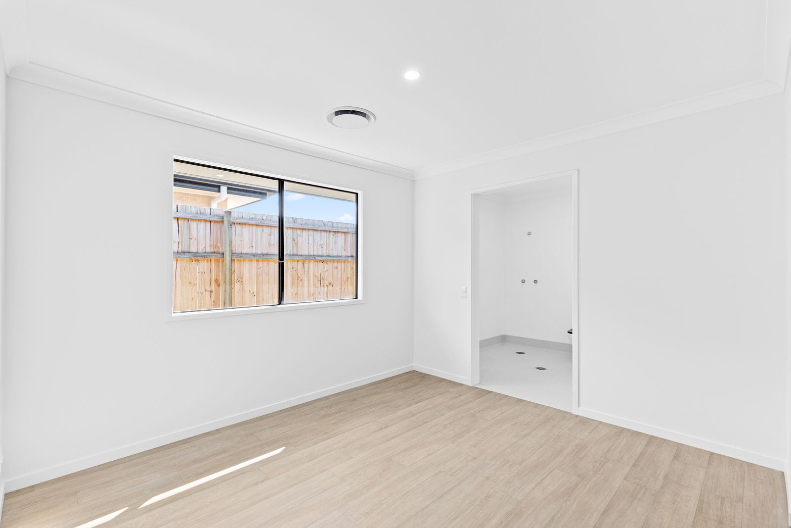 2 Resident -  Robust Home available now in Flinders View!! — Home image 3