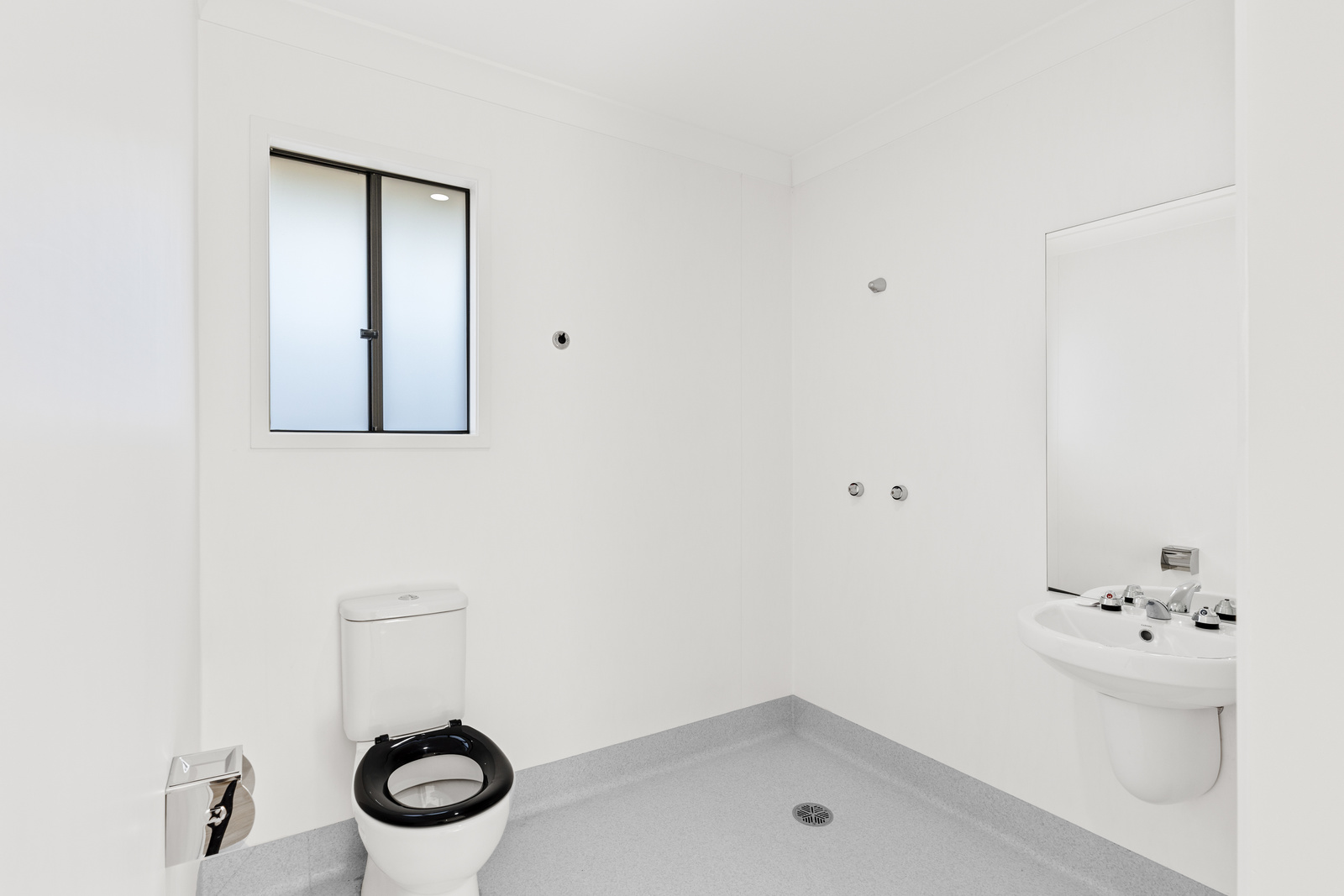 2 Resident -  Robust Home available now in Flinders View!! — Home image 5