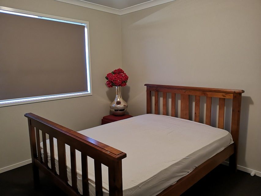 Spacious house close to shops, swimming pool and other amenities — Home image 5