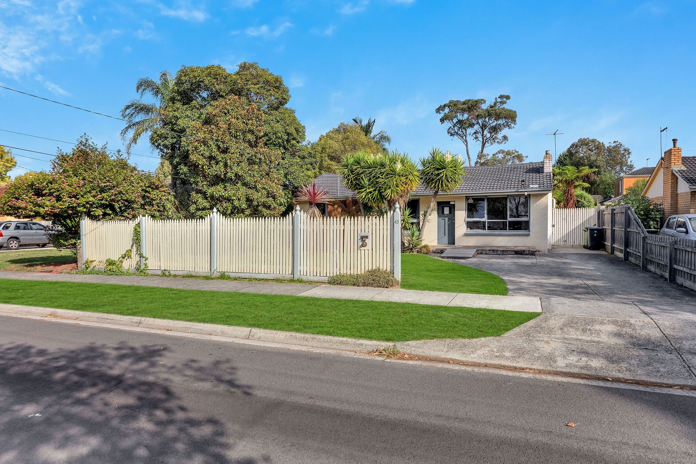 Your Cozy and Accessible Home Away From Home in Bayswater — Home image 9