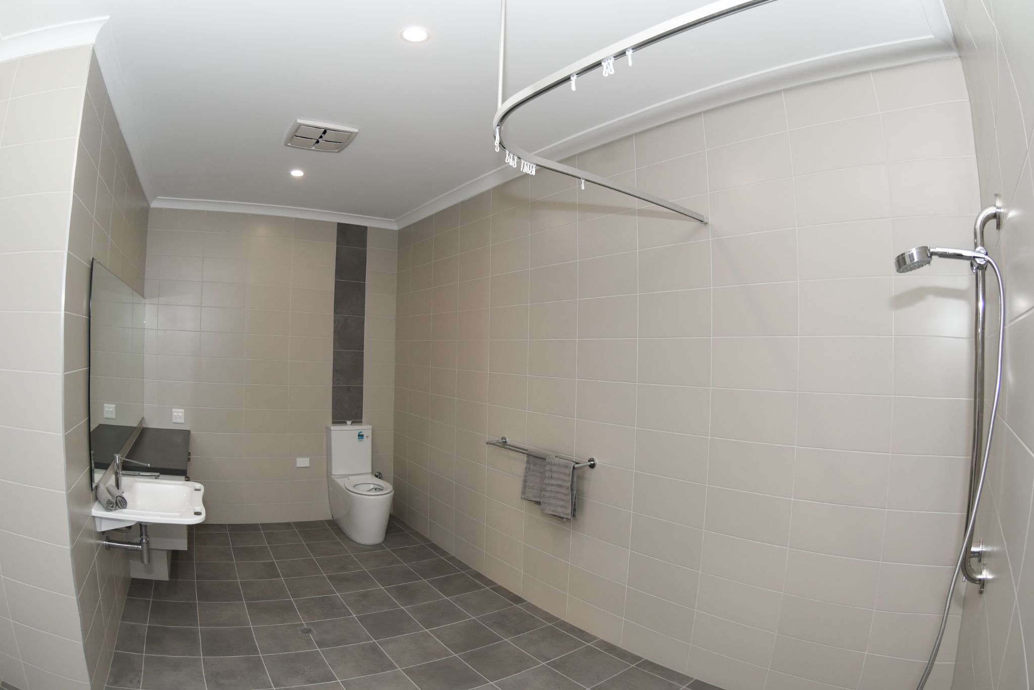 *NEW * High Physical Support 3 Bedroom Entire Home + OOA Room — Home image 6