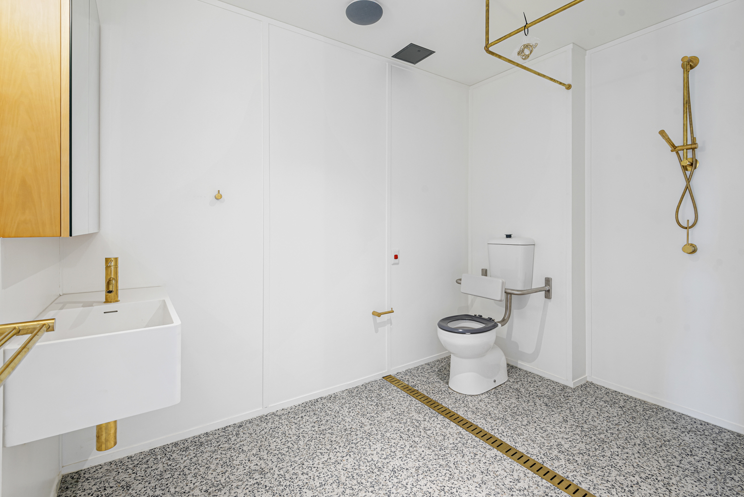Exceptional Apartment Living in an Unrivalled Location — Home image 3