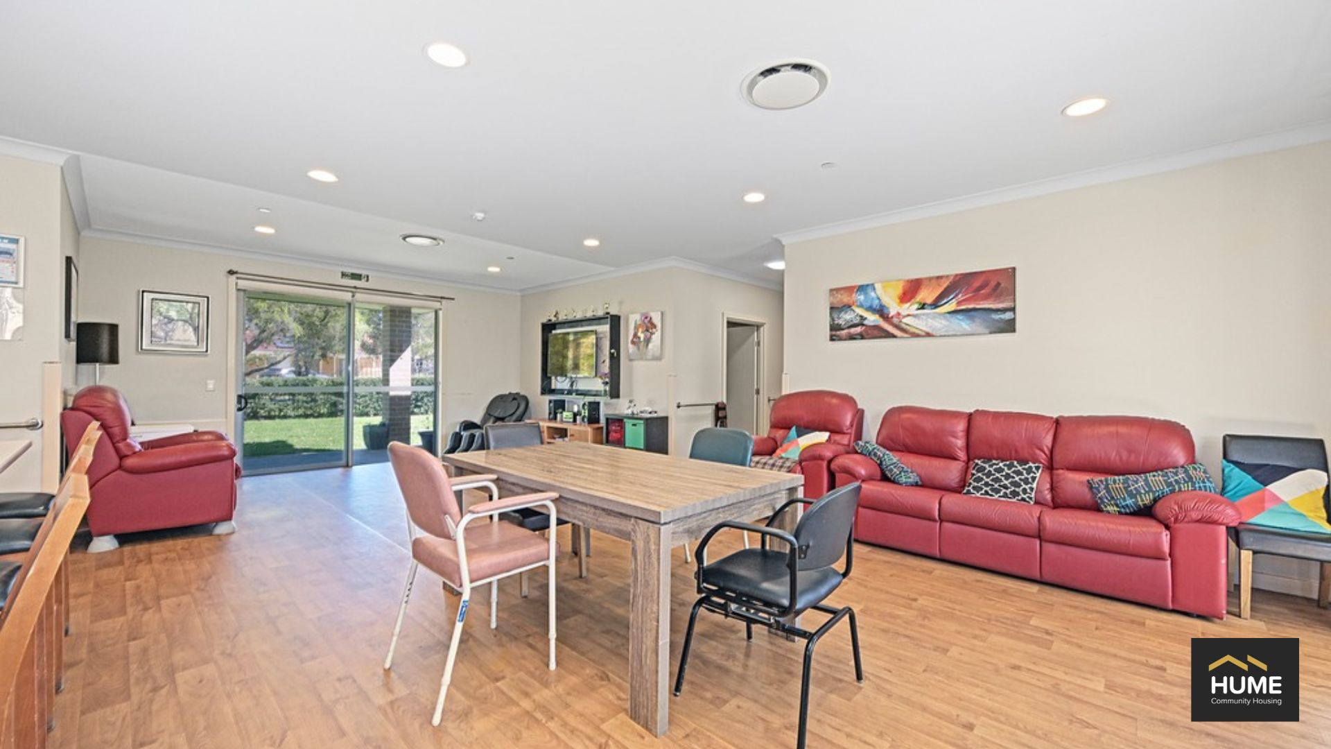 Modern Spacious Home, Rooty Hill NSW 2766 — Home image 3