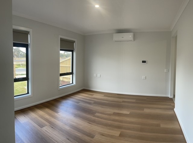 Rockbank - 3 Bedroom House, Seeking Housemates HPS, FA, IL & SIL — Home image 3