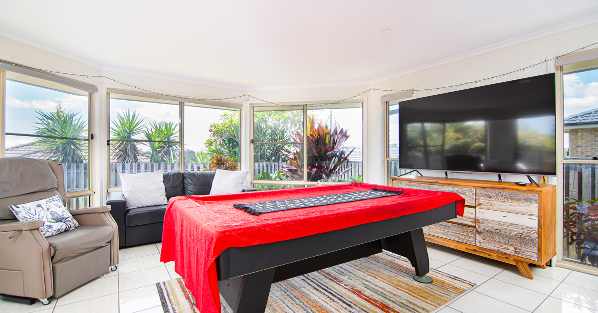Upper Coomera SIL retreat: spacious living, accessible bathroom and outdoor BBQ — Home image 4