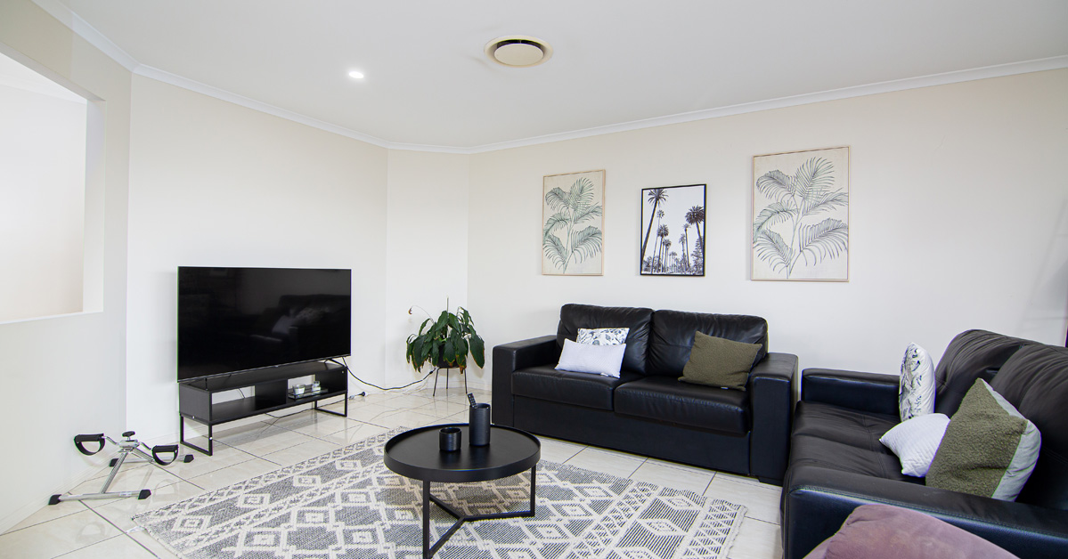 Upper Coomera SIL retreat: spacious living, accessible bathroom and outdoor BBQ — Home image 6