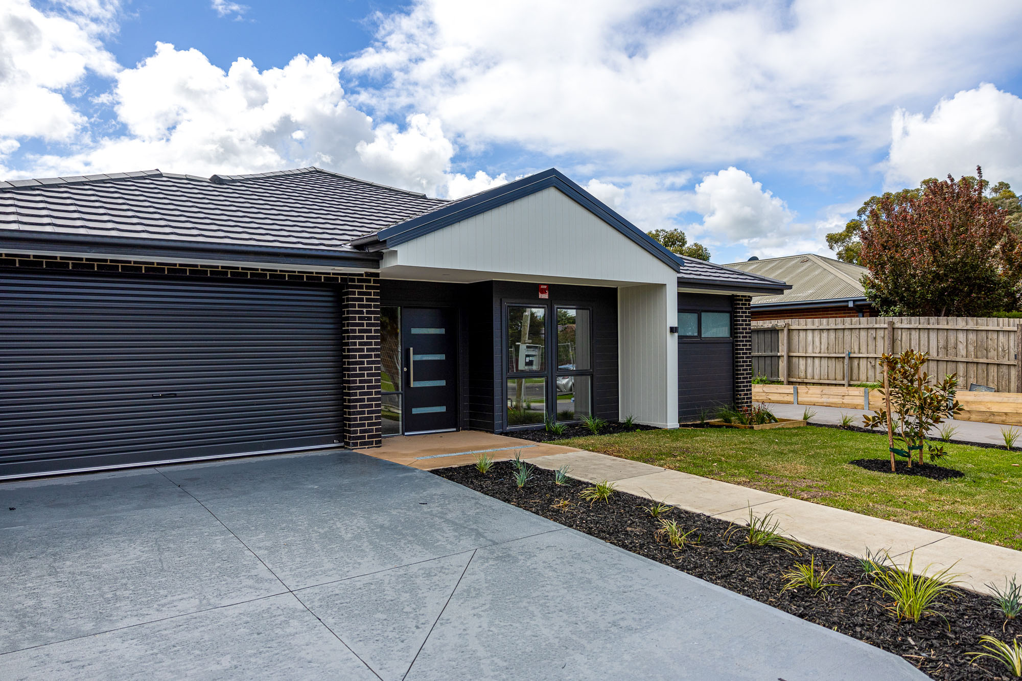 Pear Tree House – Modern 2-Bed HPS/IL SDA Home in the Heart of Pakenham — Home image 8