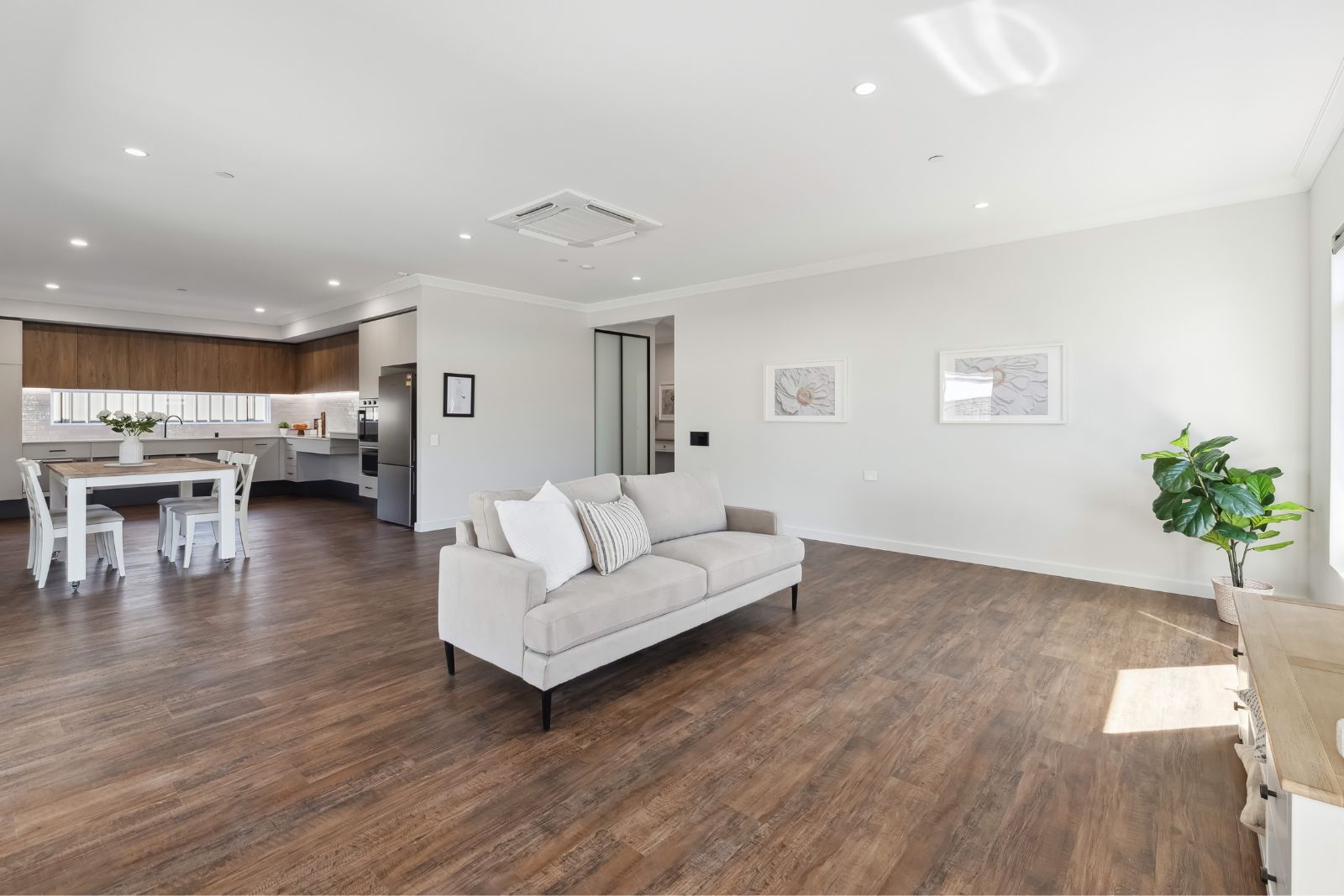 One enormous block, TWO spacious homes for sharing. Disability Accommodation — Home image 4