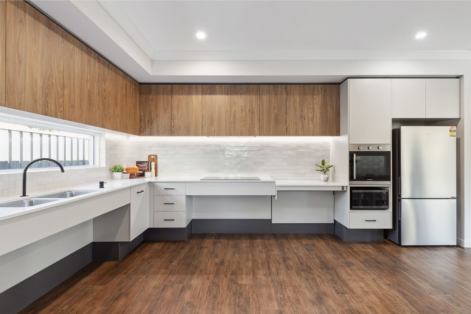 One enormous block, TWO spacious homes for sharing. Disability Accommodation — Home image 5