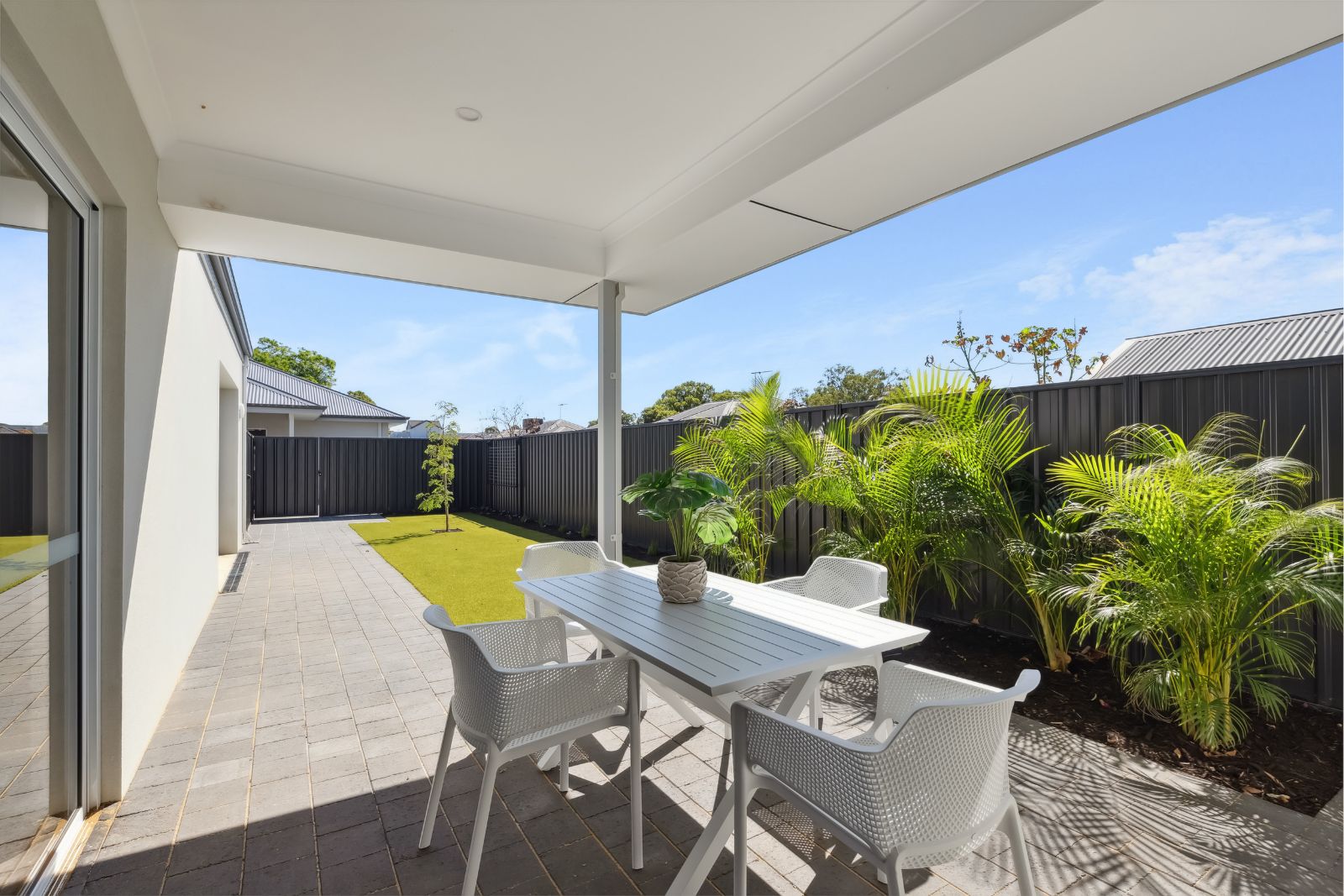 One enormous block, TWO spacious homes for sharing. Disability Accommodation — Home image 10
