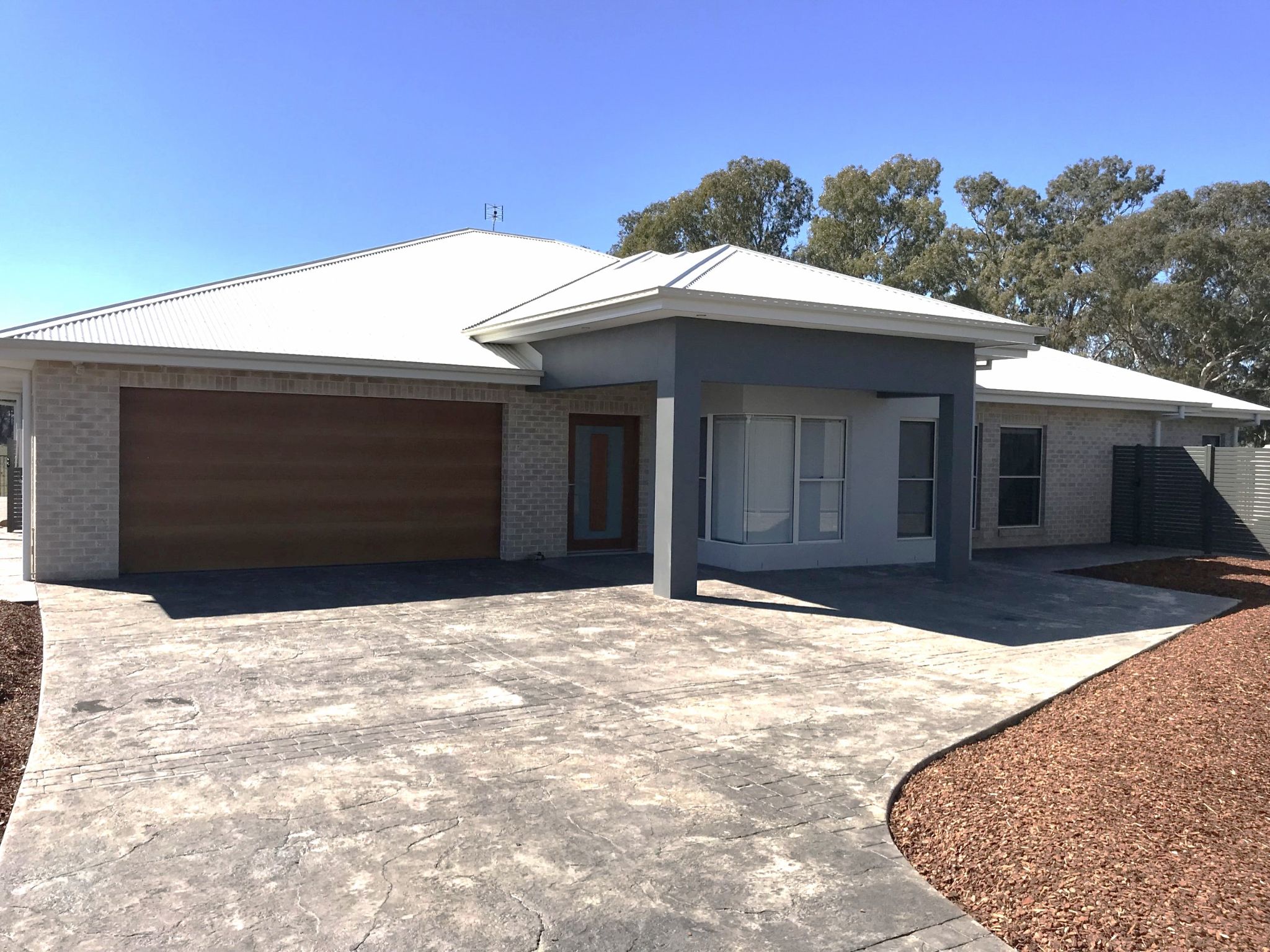 Warrah D — Home image 2