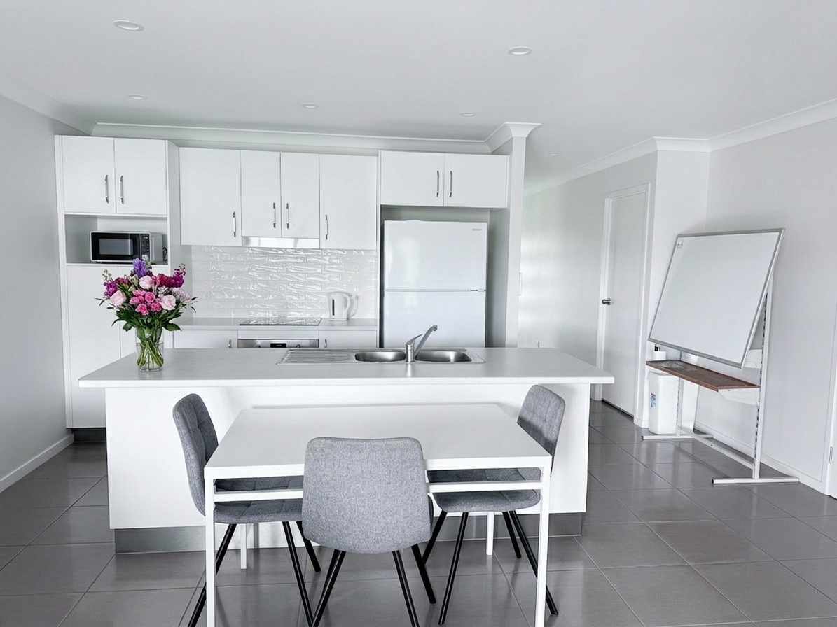 Vibrant SIL household in Atherton — Home image 5