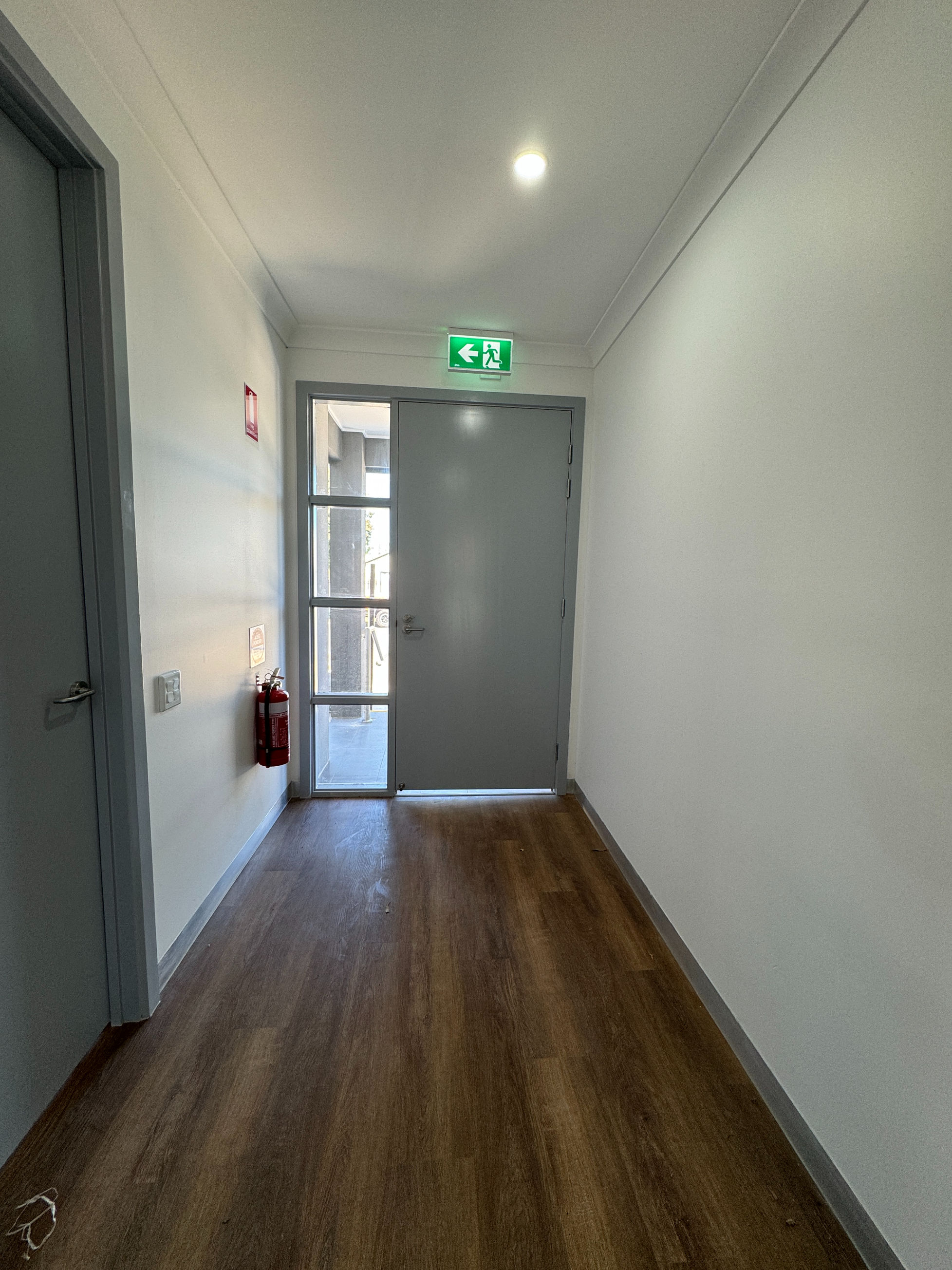 IMMACULATE SDA Home - 2 bedrooms Available with OOA--Port Adelaide — Home image 3