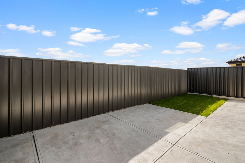 IMMACULATE SDA Home - 2 bedrooms Available with OOA--Port Adelaide — Home image 2