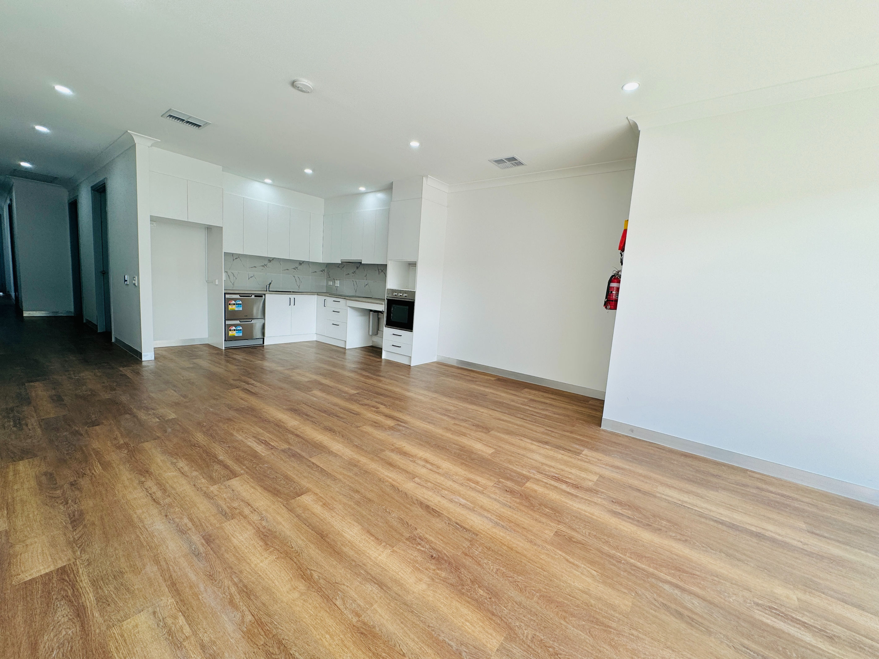 IMMACULATE SDA Home - 2 bedrooms Available with OOA--Port Adelaide — Home image 4