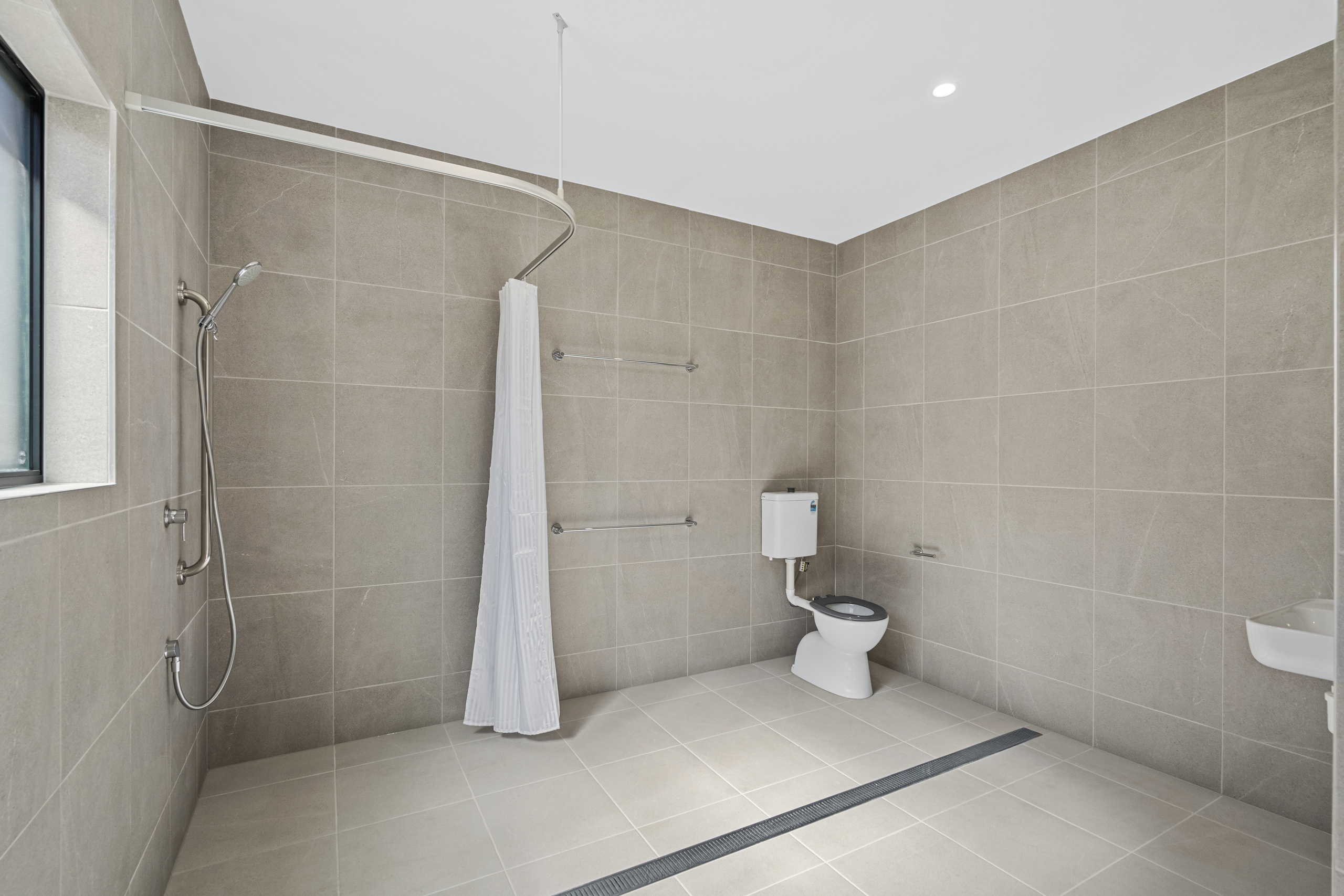 BIRKDALE, REDLAND QLD – HIGH PHYSICAL SUPPORT HOUSE — Home image 5