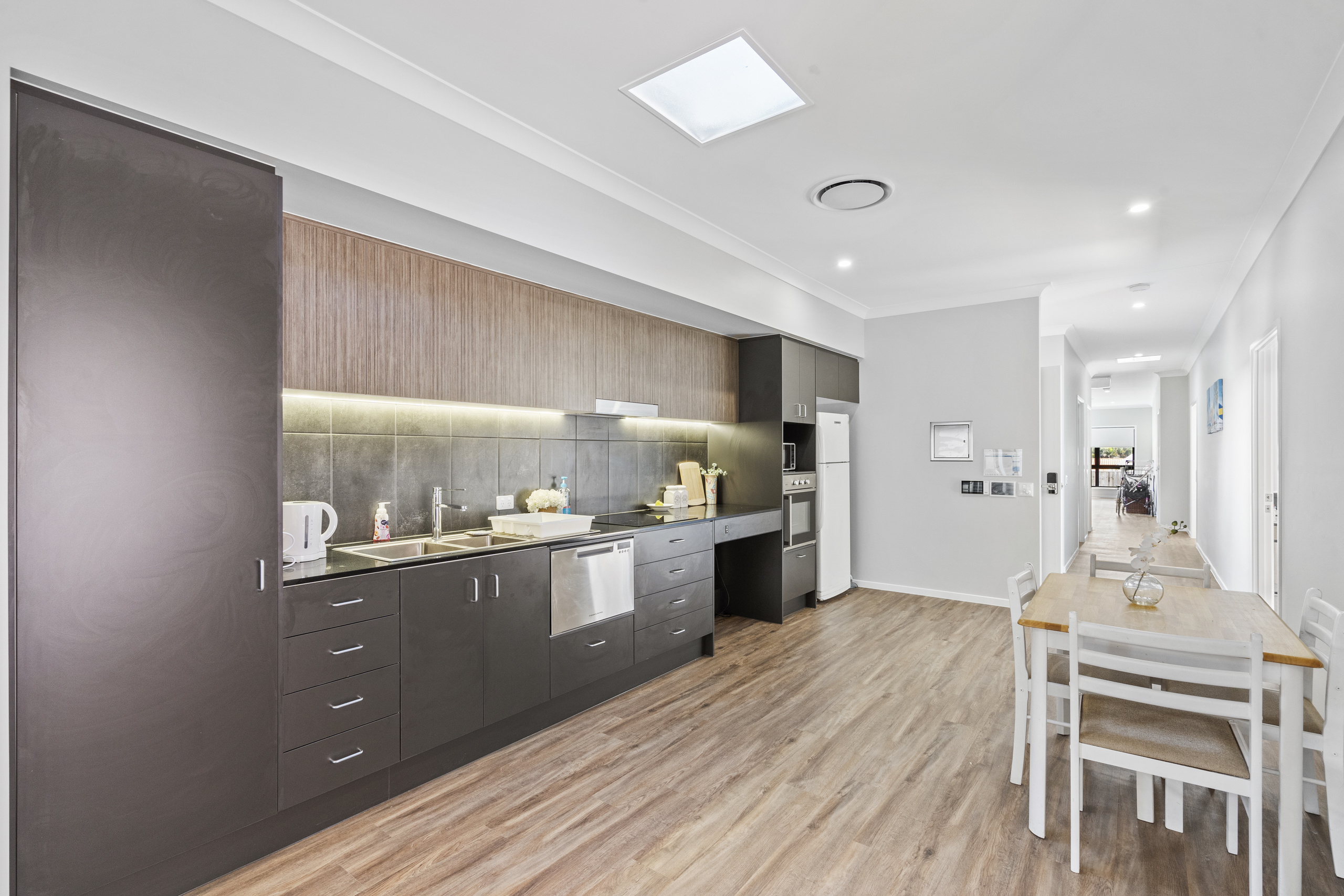 BIRKDALE, REDLAND QLD – HIGH PHYSICAL SUPPORT HOUSE — Home image 8
