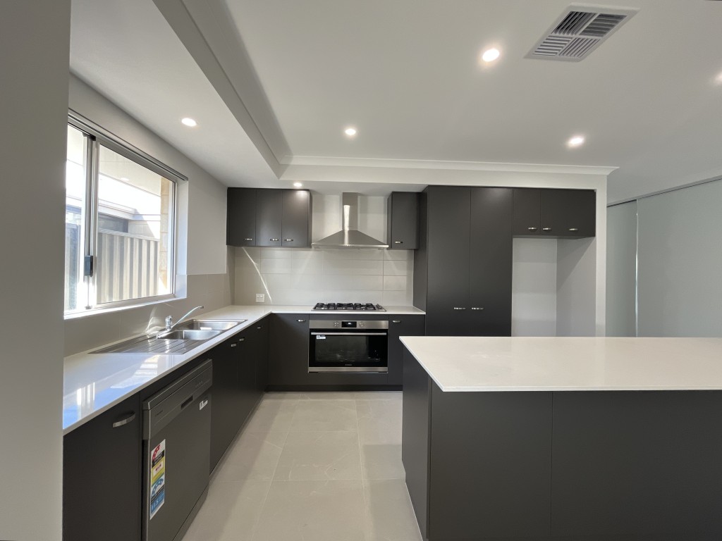Find Comfort, Freedom & Community in Beautiful Lakelands — Home image 3