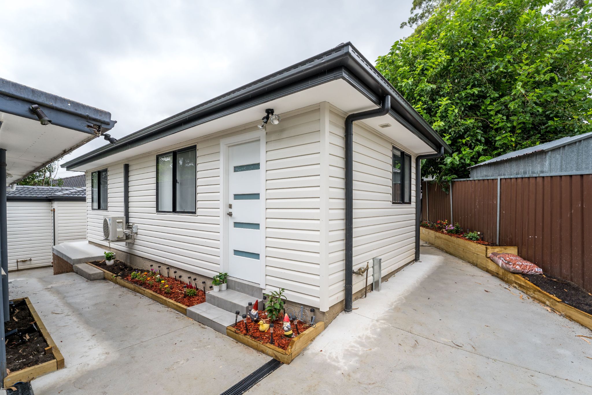 Modern 2 Bedroom Granny Flat in Western Sydney — Home image 2