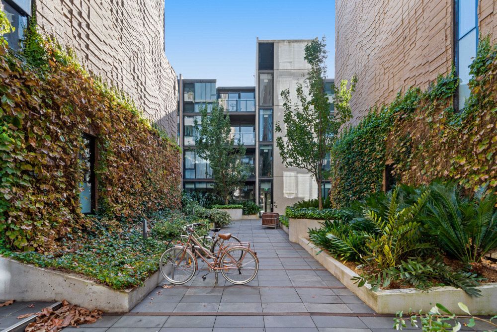 Charming 1-Bed Apartment with a Balcony — Home image 3
