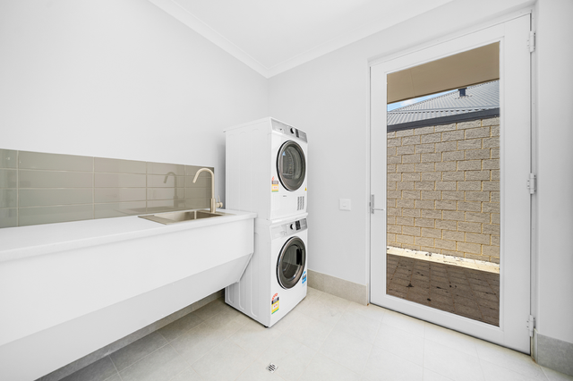READY TO MOVE IN - HPS 3 Bed Furnished Home in Karnup - Overnight Support Room — Home image 17