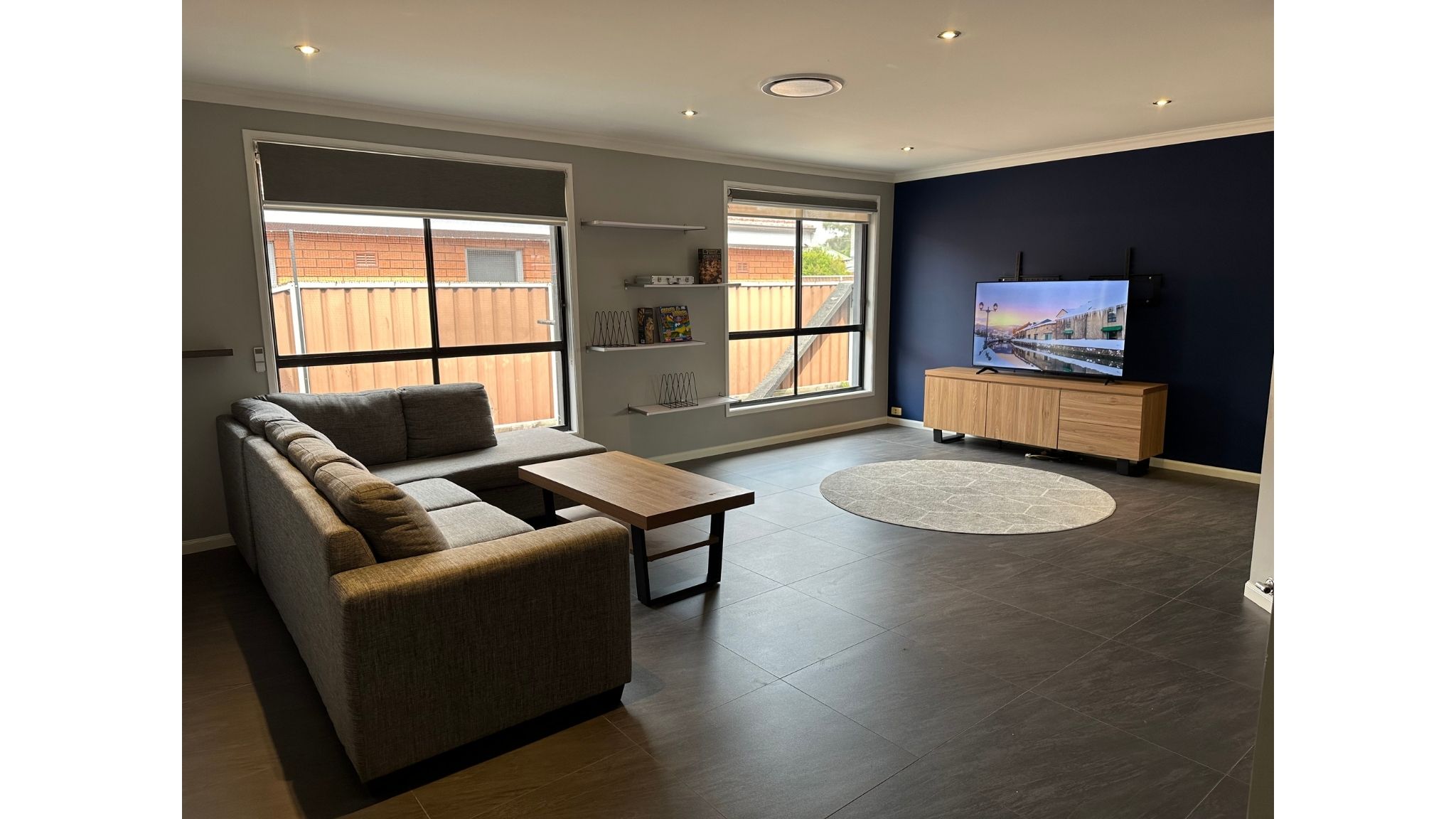 Comfortable 3 bedroom property in Moorebank — Home image 10