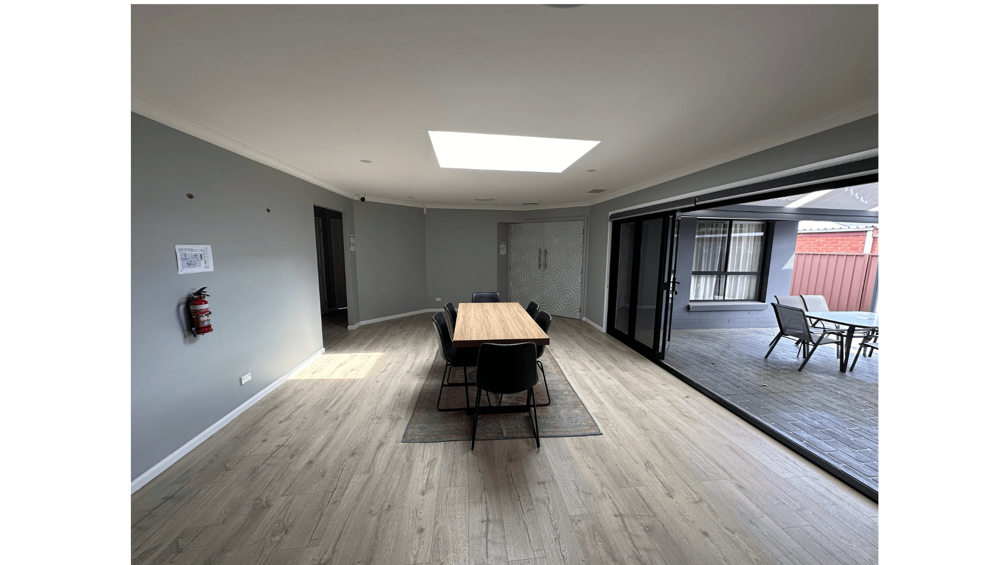 Comfortable 3 bedroom property in Moorebank — Home image 4
