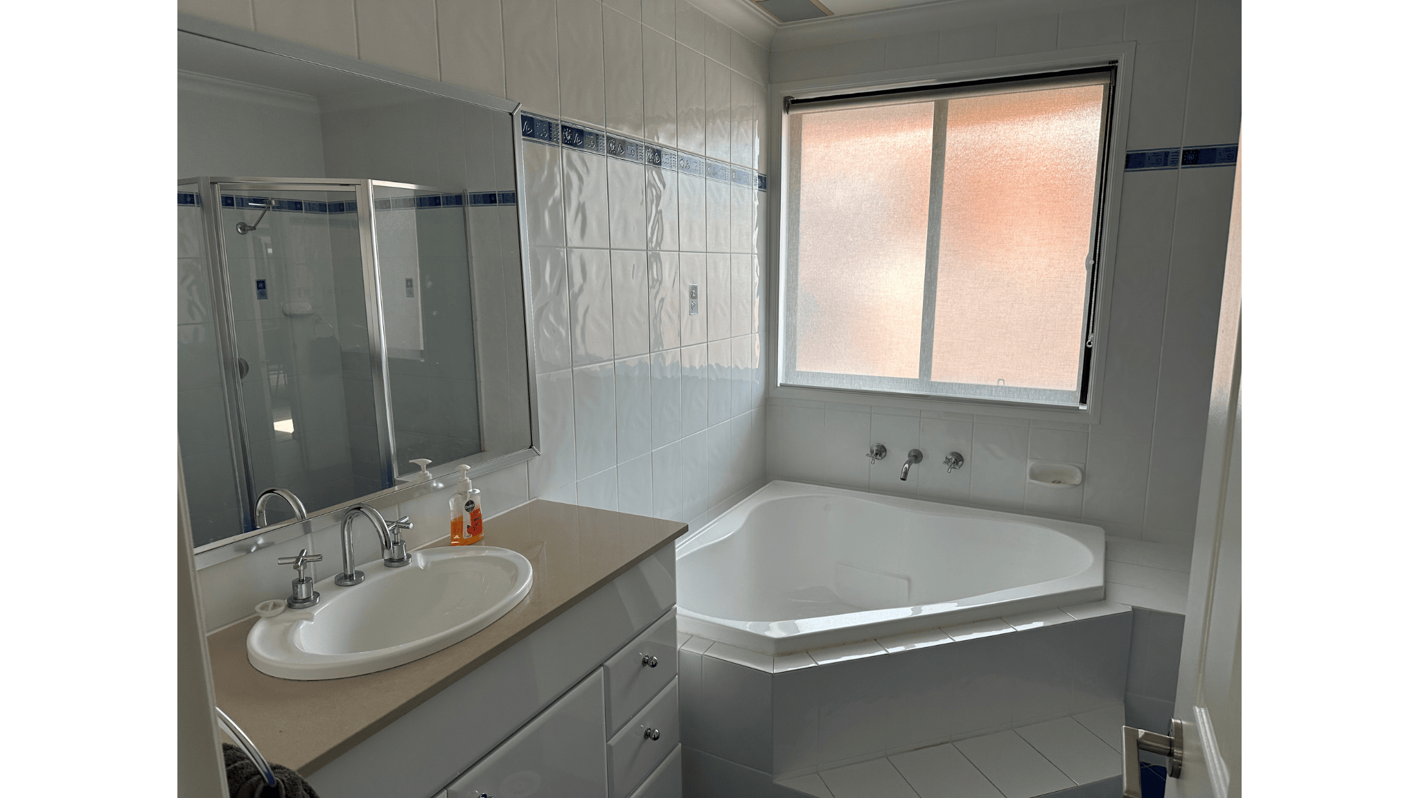 Comfortable 3 bedroom property in Moorebank — Home image 5