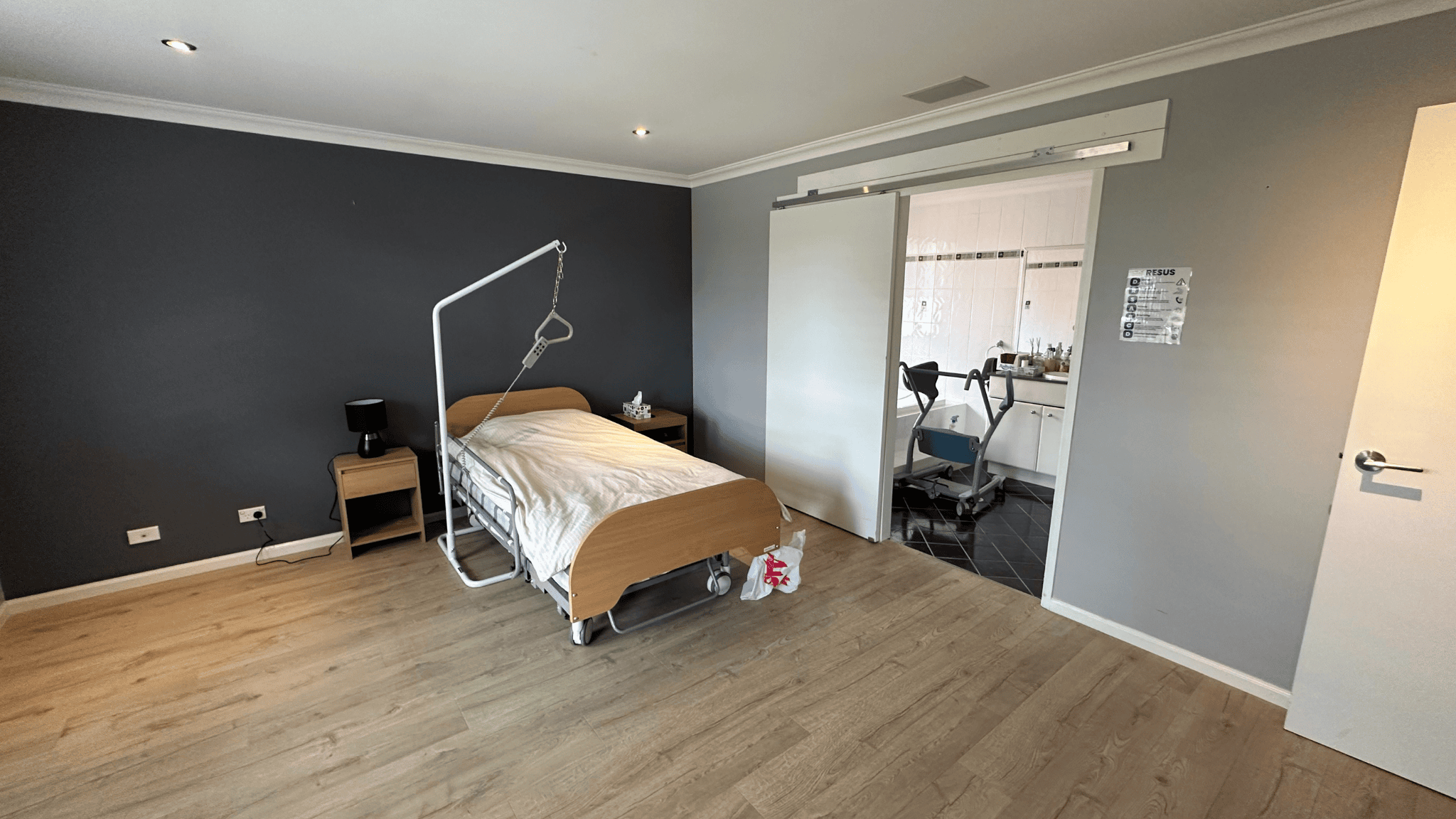 Comfortable 3 bedroom property in Moorebank — Home image 7