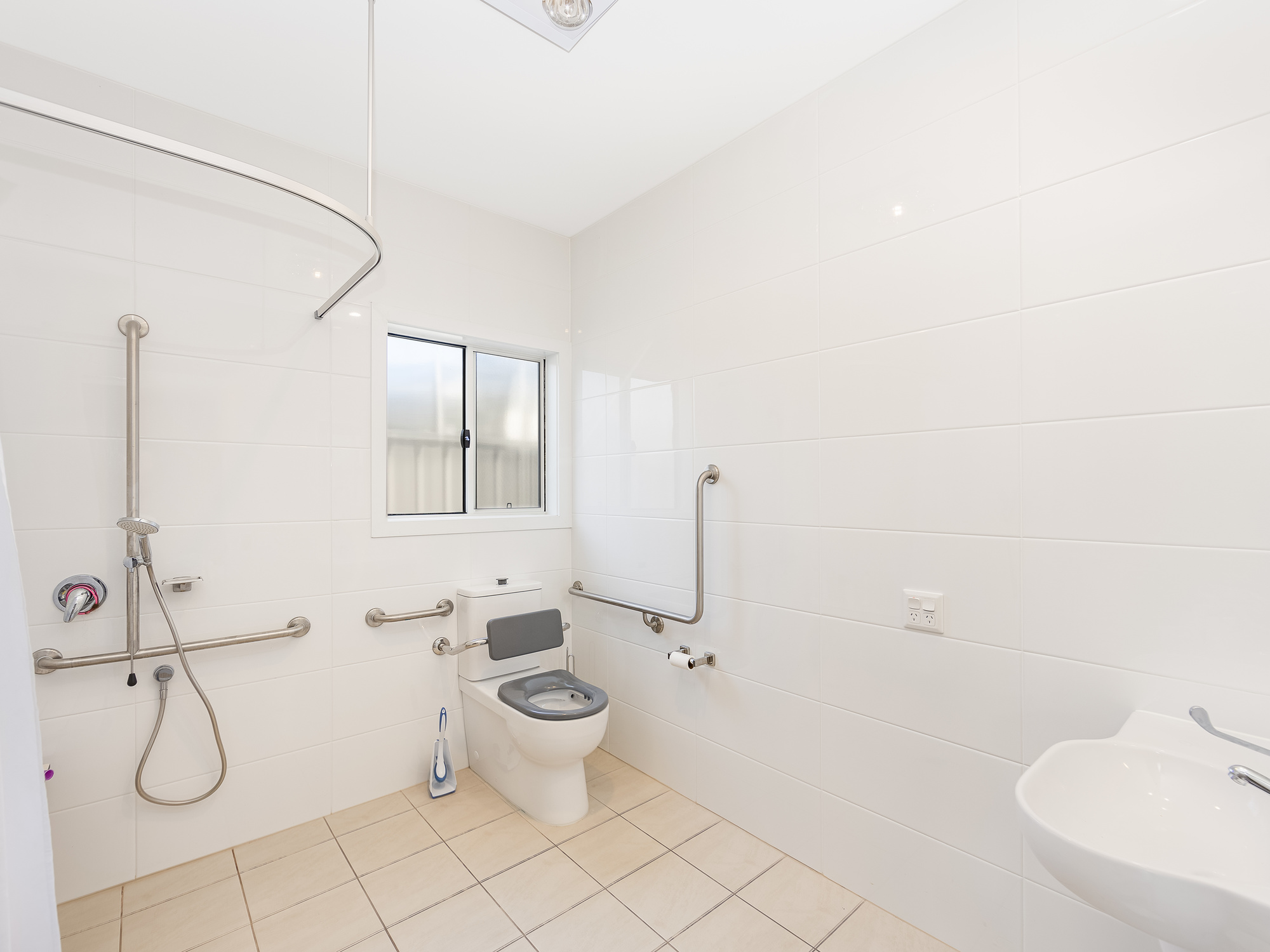 Accessible Living in Beautiful Lake Macquarie – SDA High Physical Support Home — Home image 4