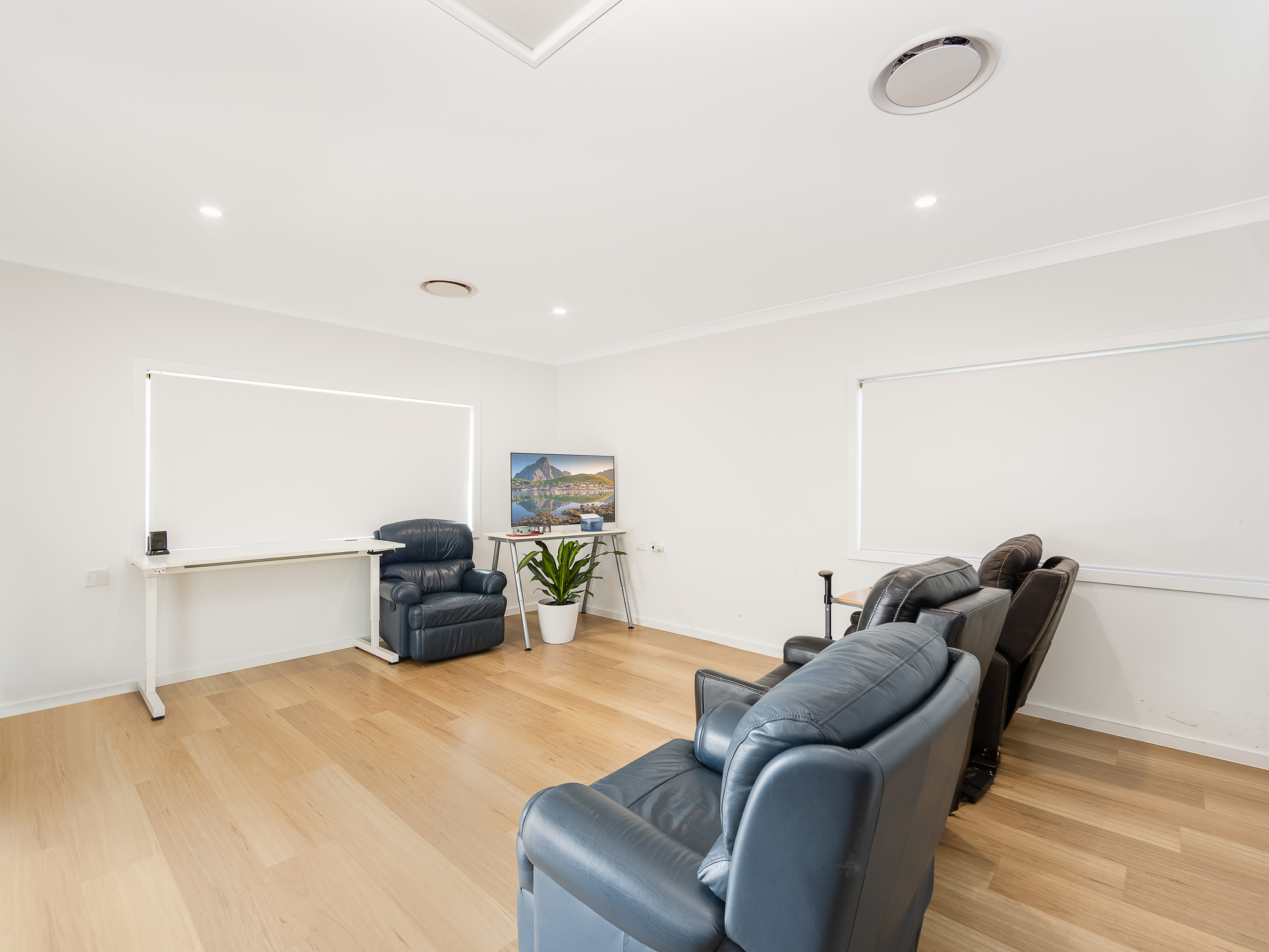 Accessible Living in Beautiful Lake Macquarie – SDA High Physical Support Home — Home image 9