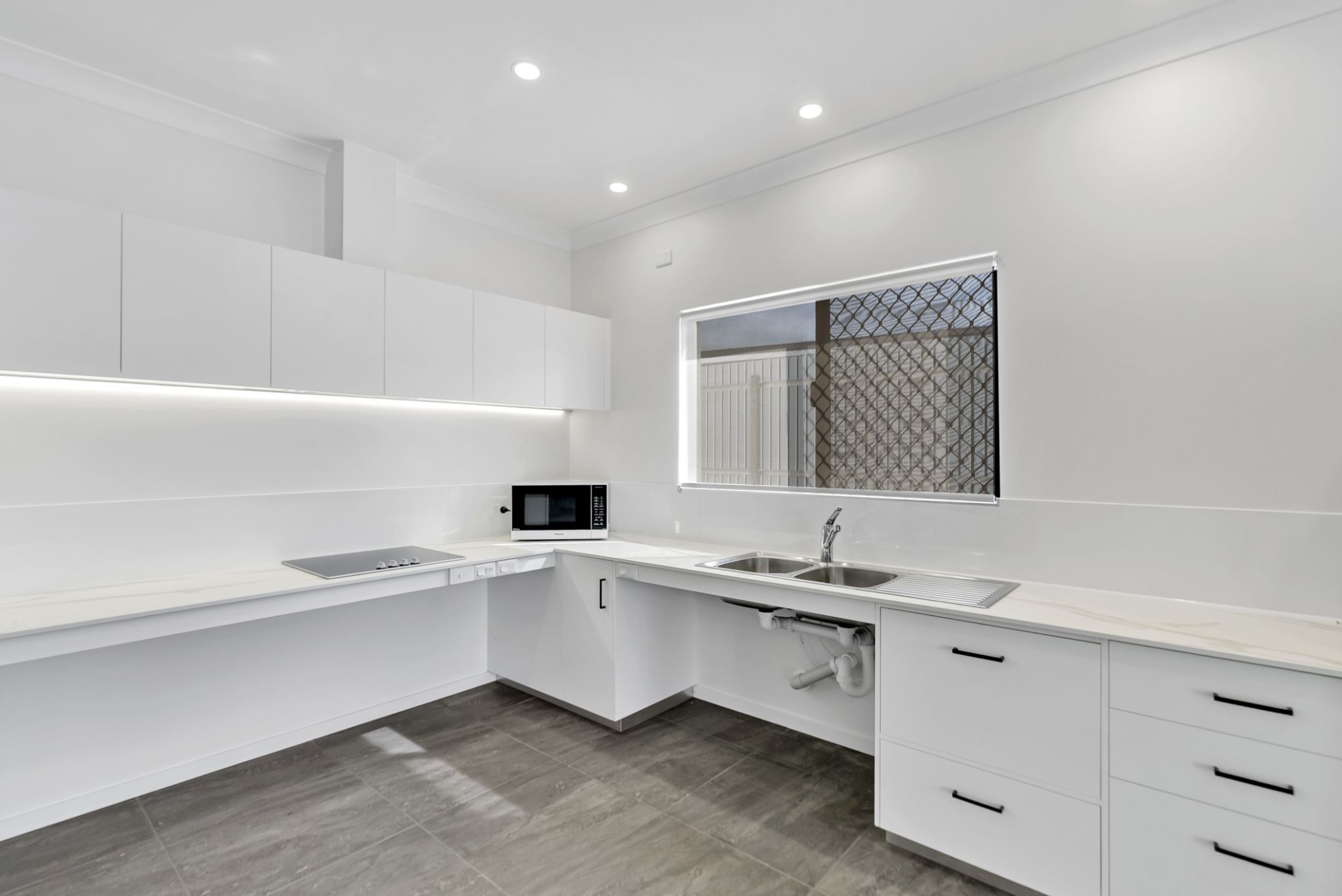 Brand New Mossman 3-bed SDA - close to EVERYTHING! — Home image 6
