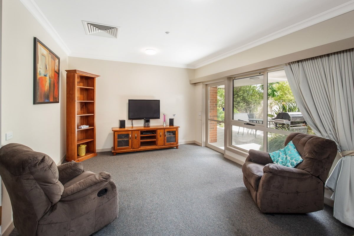 Enjoy living in a quiet, friendly neighbourhood with close access to shops. — Home image 6